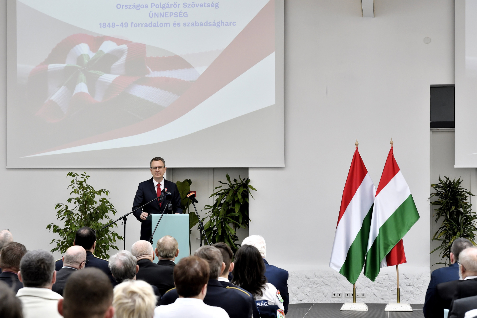 Rétvári Bence: Sűrű időkben hideg fejre és magyar szívre van szükség