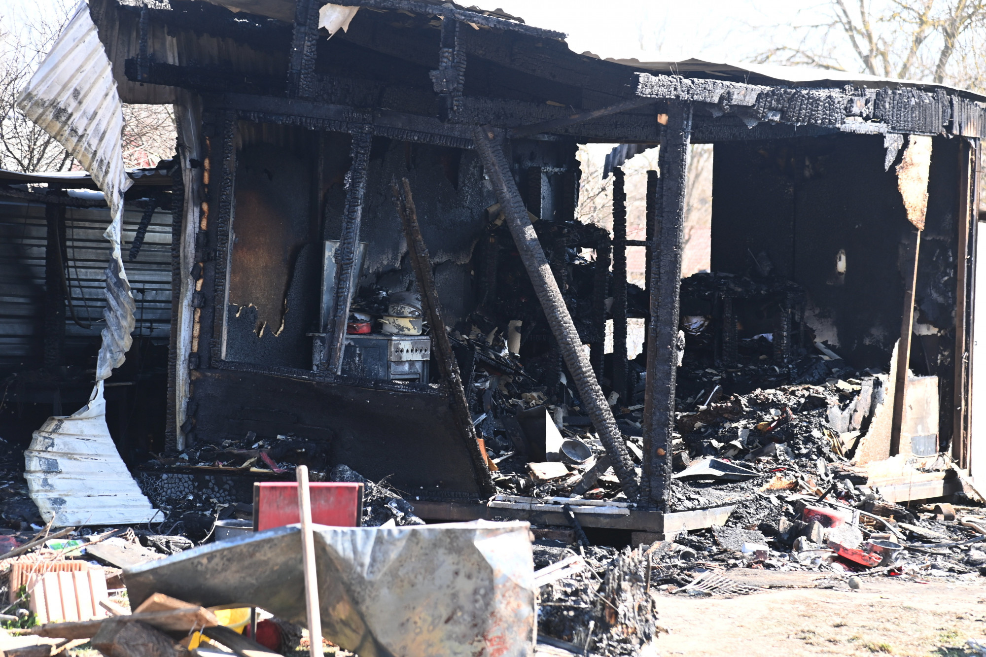 Több lakás is kiégett, négyen haltak meg az elmúlt 24 órában