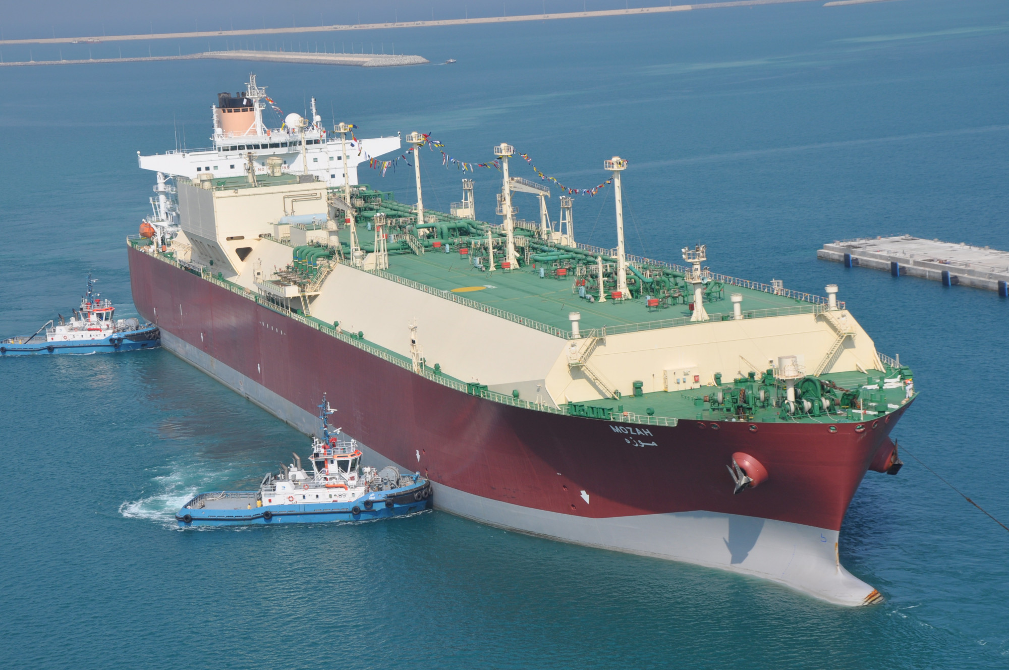 A katari Qatargas II. által üzemeltetett LNG-szállító tanker, a Mozah, amit 2008-ban épített a koreai Samsung Heavy Industries. A hajót az akkori katari emír feleségéről, Moza bint Nasszerről nevezték el.