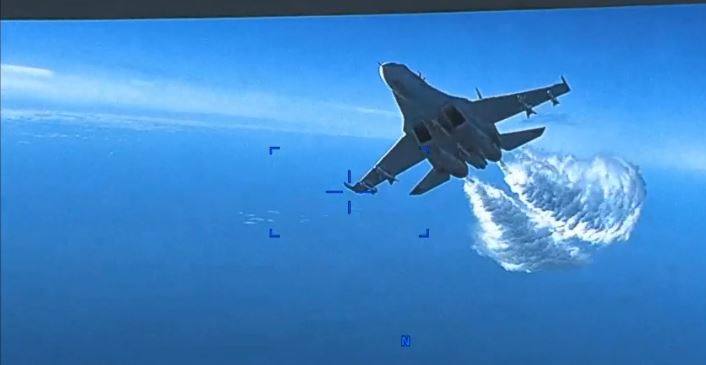 Videófelvétel bizonyítja, hogy orosz vadászgéppel ütközött az amerikai felderítő drón a Fekete-tenger felett