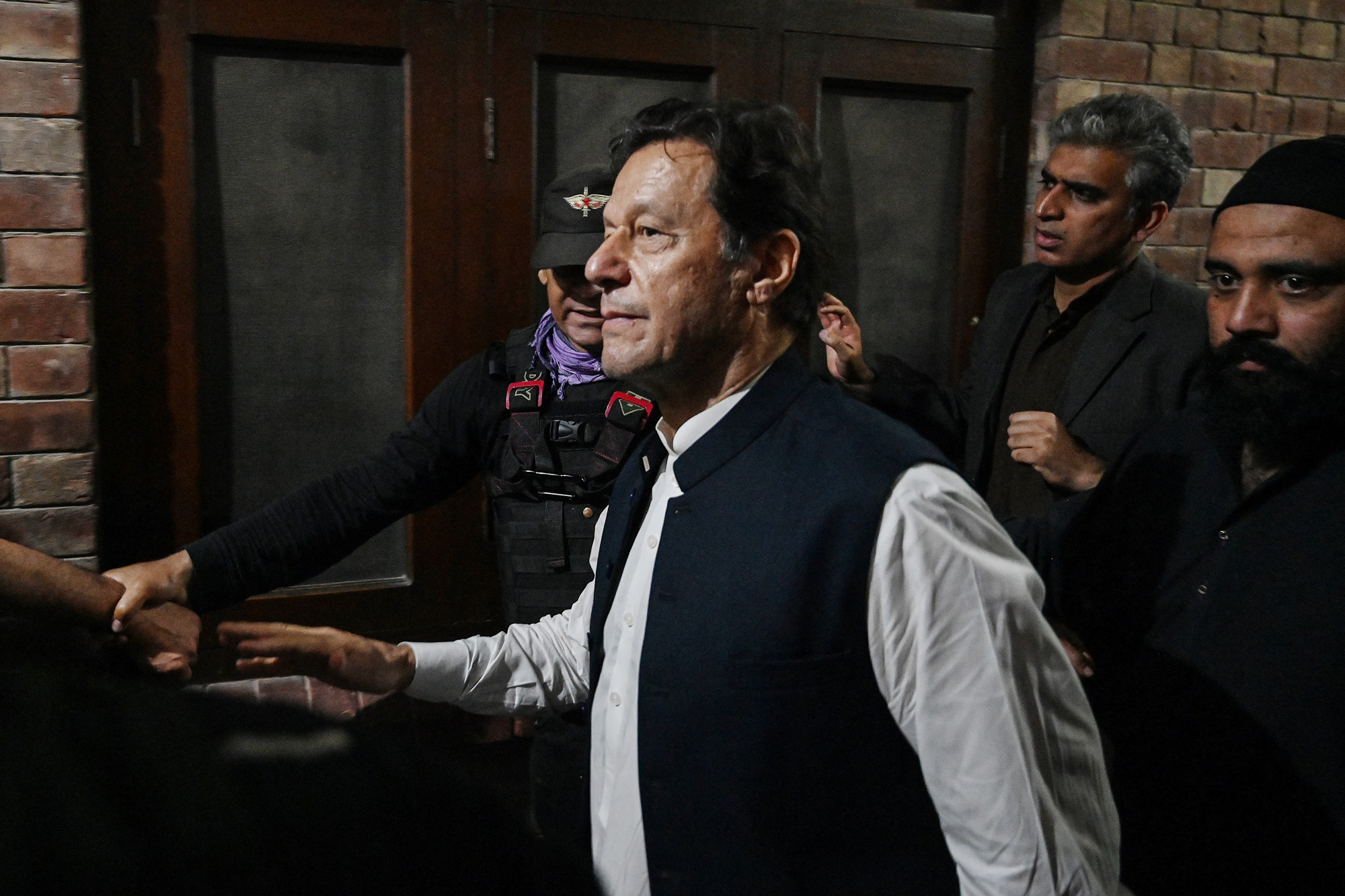 Kiengedték Imran Khant, Pakisztán letartóztatott exminiszterelnökét