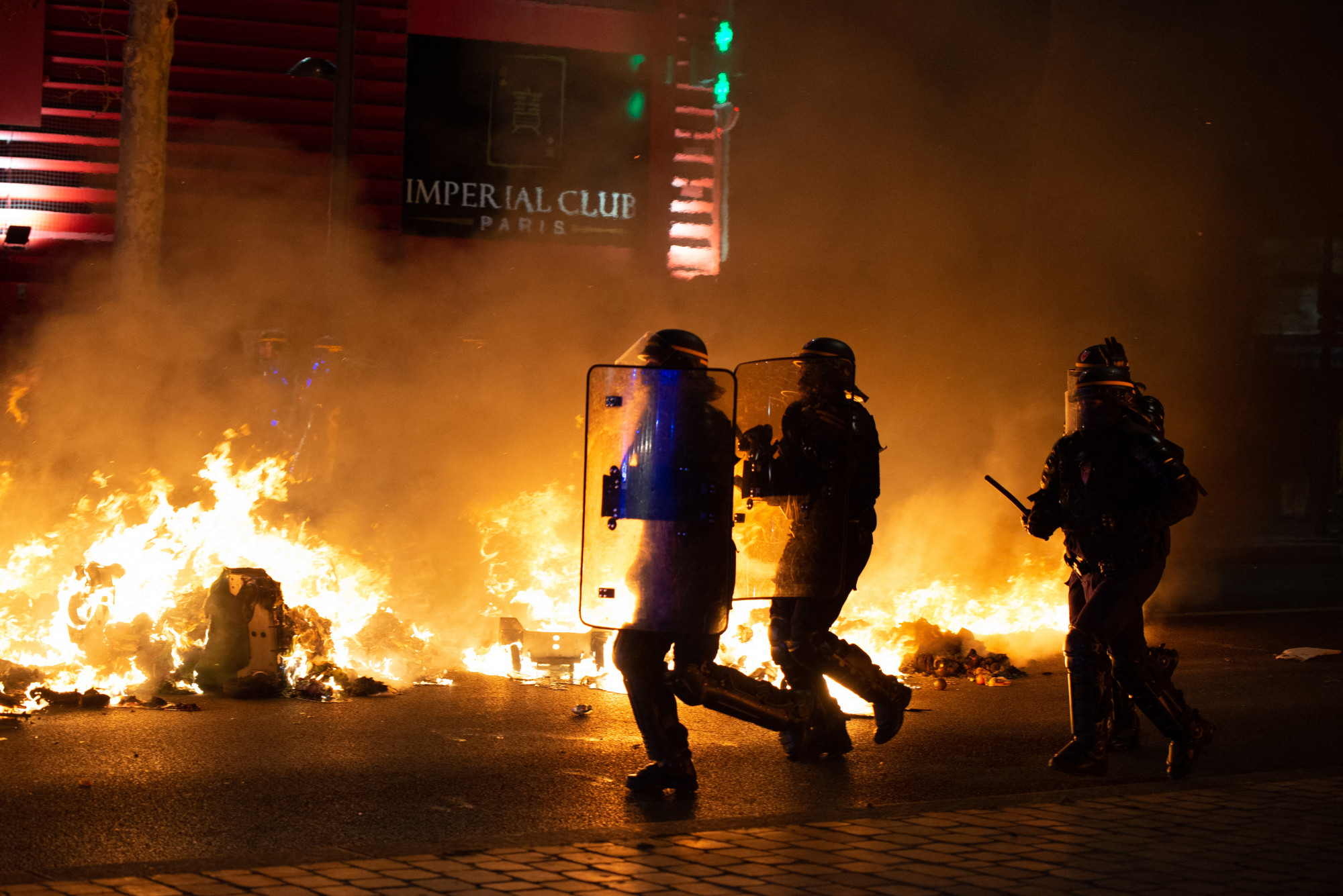 Párizsban már harmadszor csapott össze a nyugdíjreform ellen tüntető tömeg a rendőrökkel