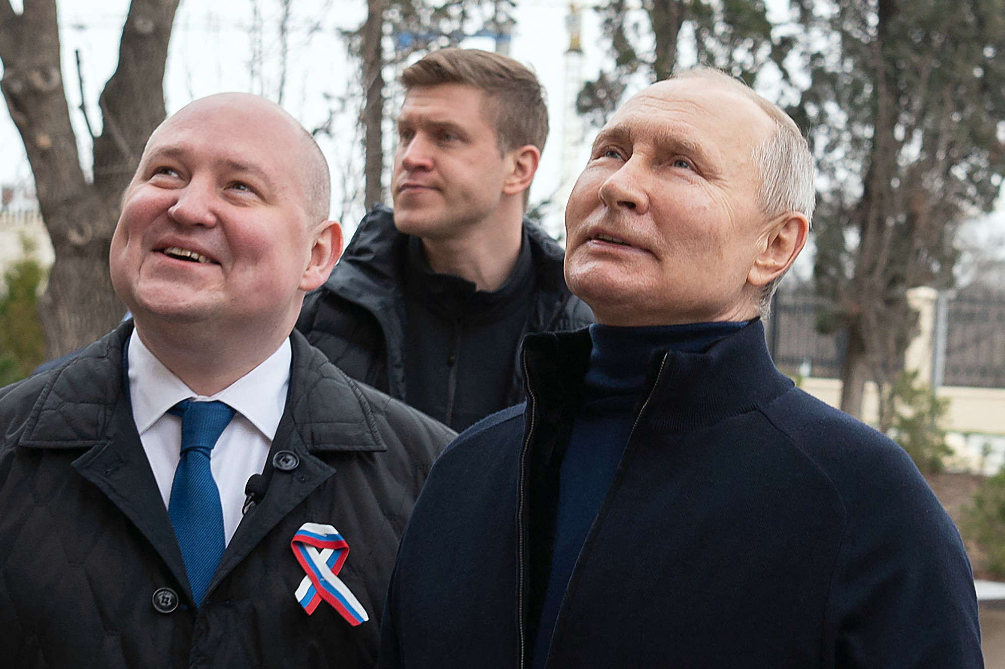 Vlagyimir Putyin a megszállt Mariupolba látogatott