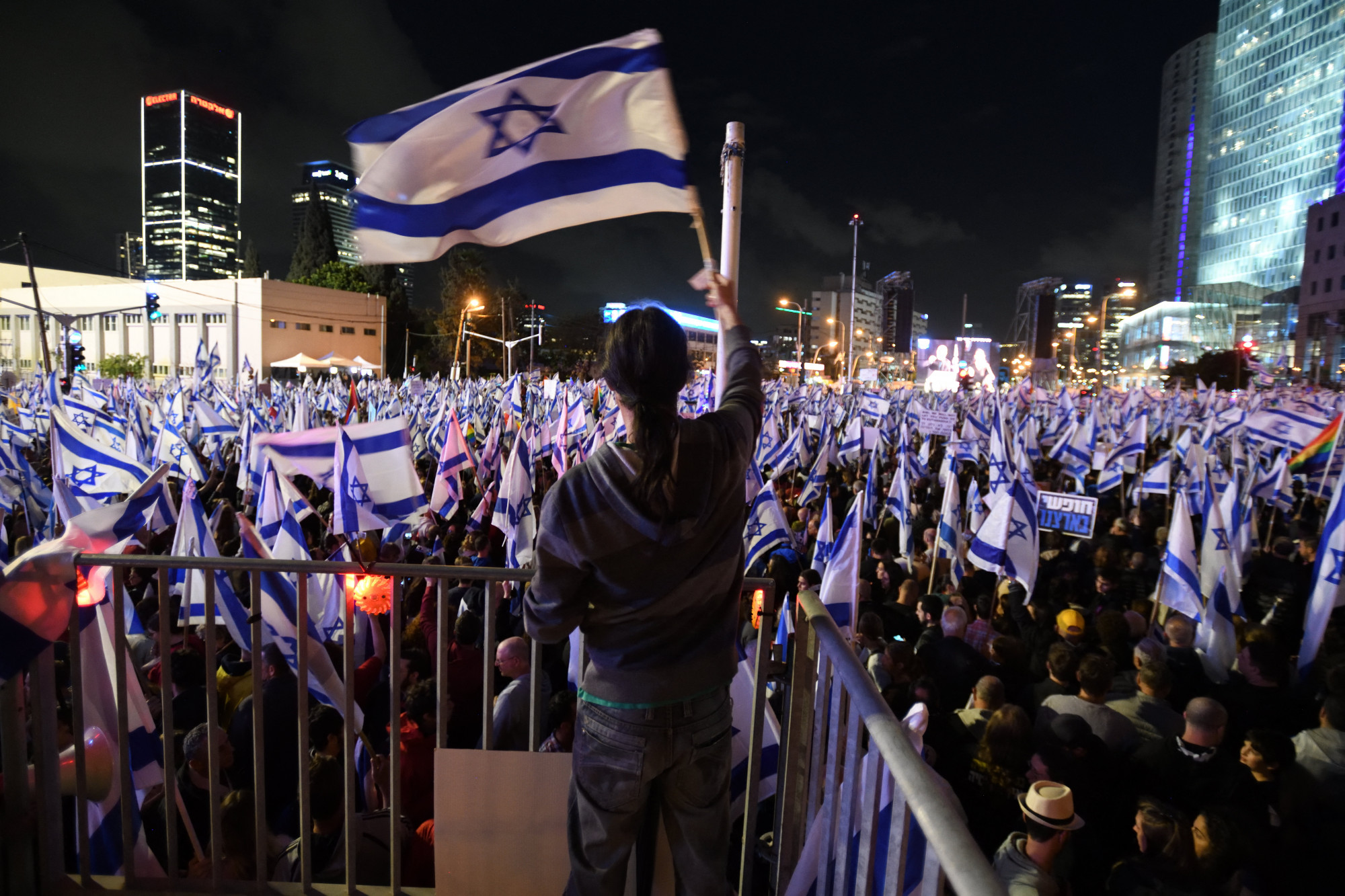 Netanjahu egyoldalúan folytatná az igazságügyi „reformot”