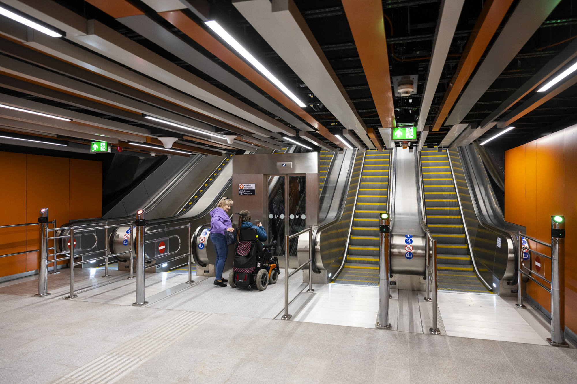 A BKV szerint az utasok miatt nem működnek a liftek a felújított 3-as metrón