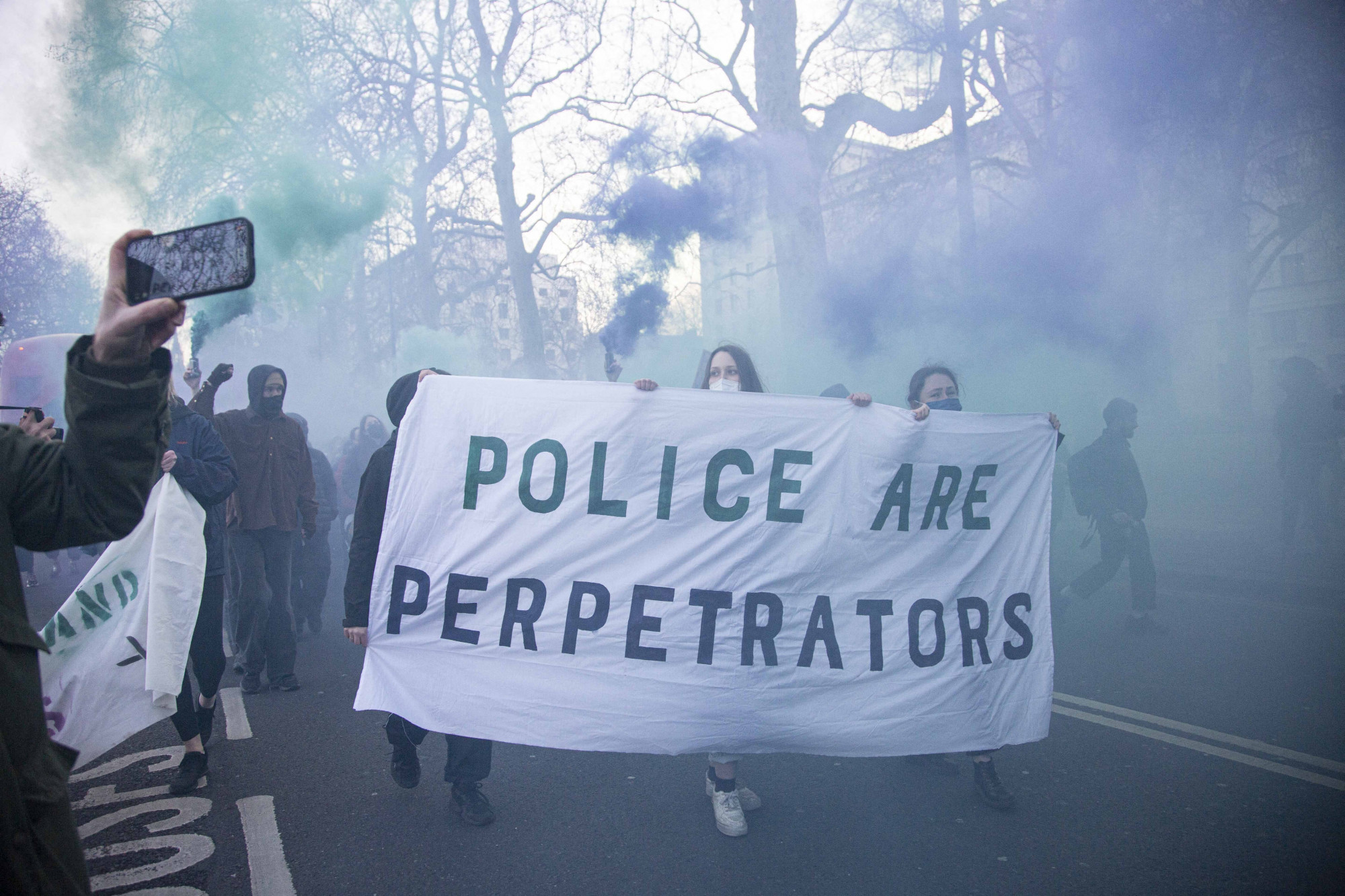 Egy jelentés szerint rasszista, nőgyűlölő és homofób a londoni rendőrség