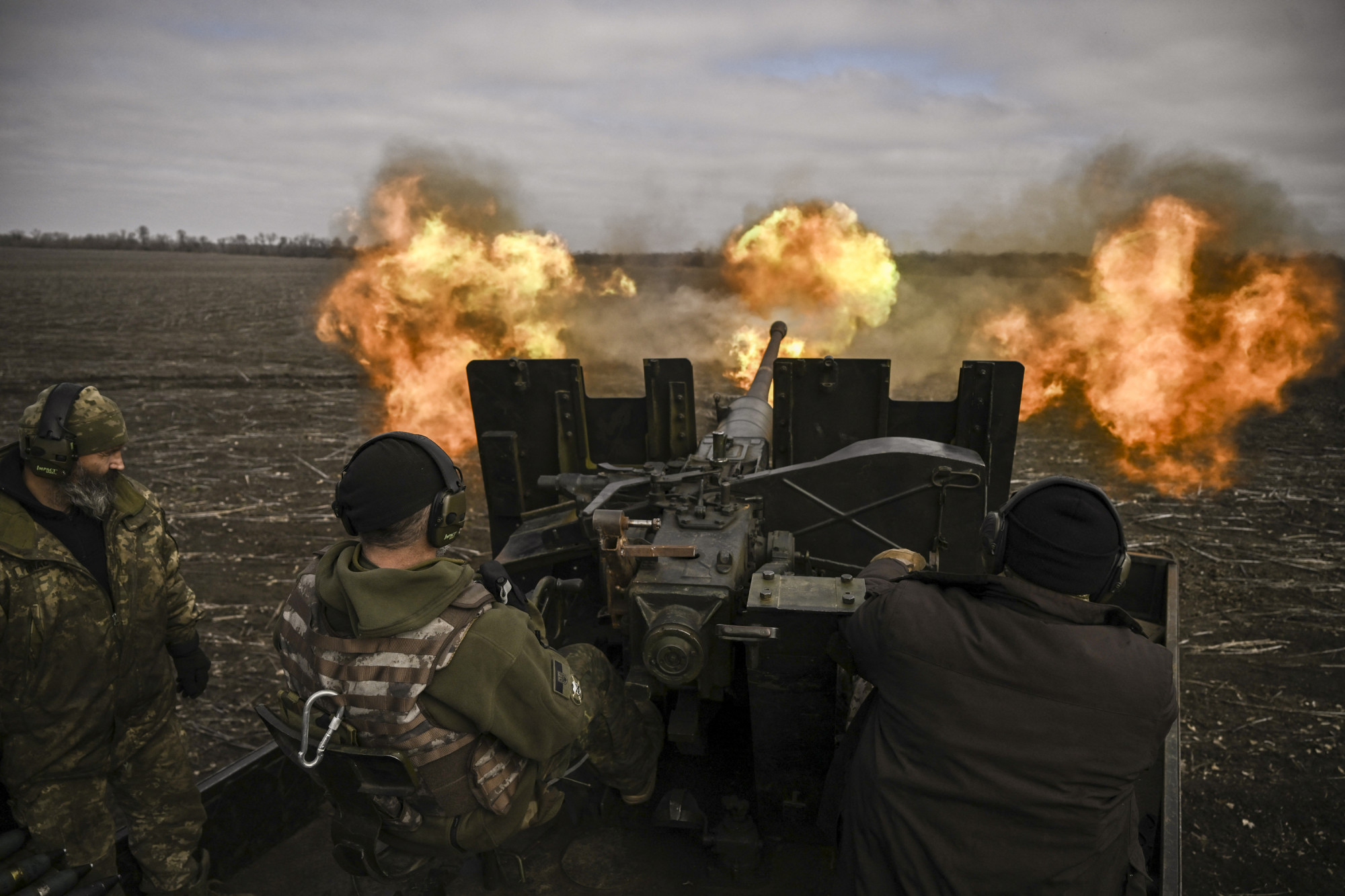 Az orosz hadsereg felperzselt föld taktikával támadja Bahmutot