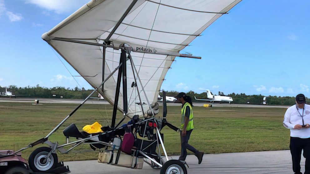 Sárkányrepülővel landolt két kubai menekült a floridai Key West repterén