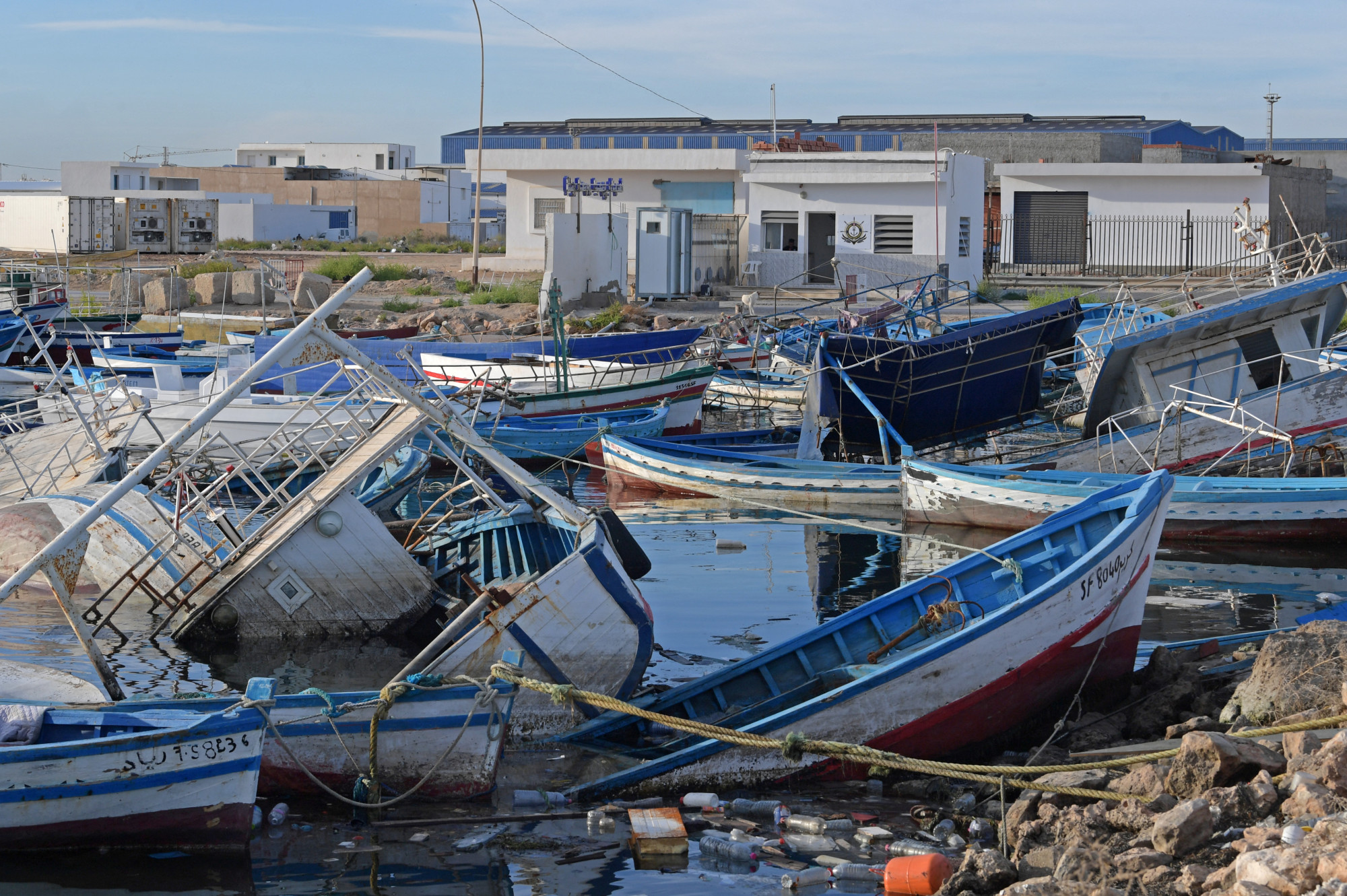 Olaszországba próbáltak eljutni, 29-en meghaltak Tunézia partjainál