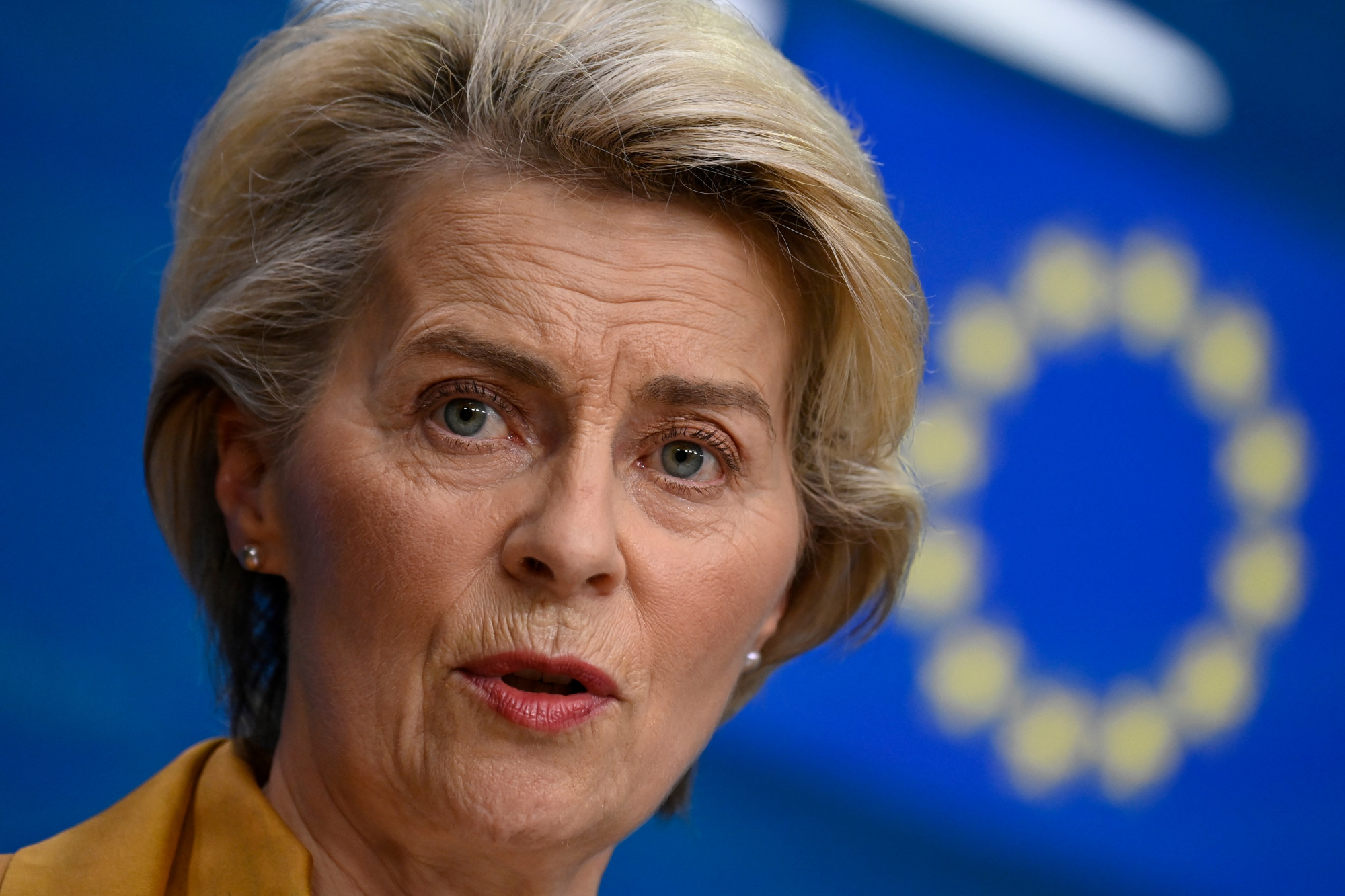 Kiakadtak az EP-képviselők, szerintük szégyen, hogy Ursula von der Leyen idő előtt lelépett a Magyarország-vitáról