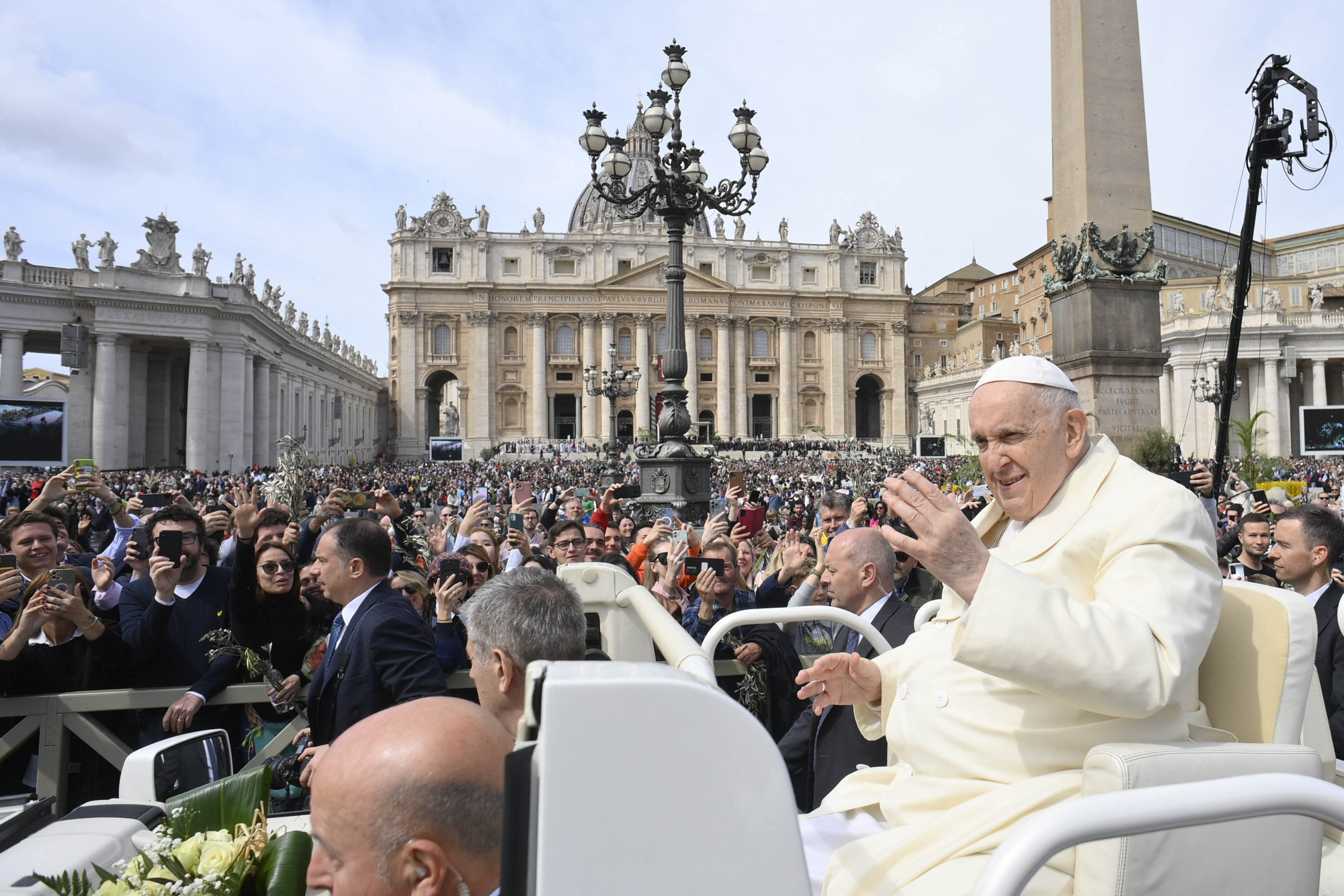 Ferenc pápa celebrálta a virágvasárnapi misét a Szent Péter téren