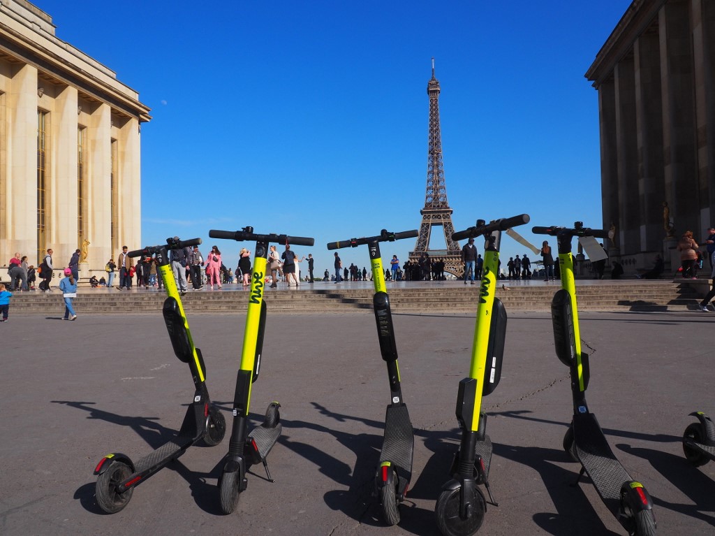A párizsiaknak elegük van az e-rollerekből, 90 százalékuk a kiirtásukra szavazott