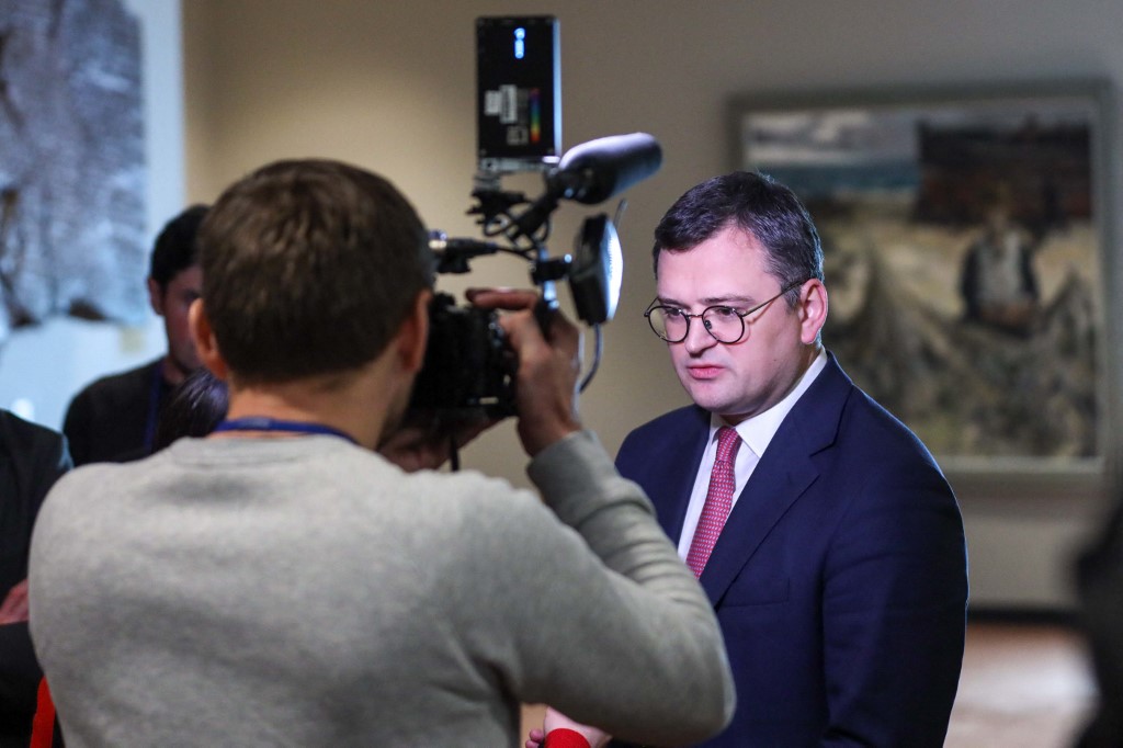 Az ukrán külügyminiszter elutazott a NATO–Ukrajna Bizottság ülésére, amelyet a magyar tiltakozás ellenére tartanak meg