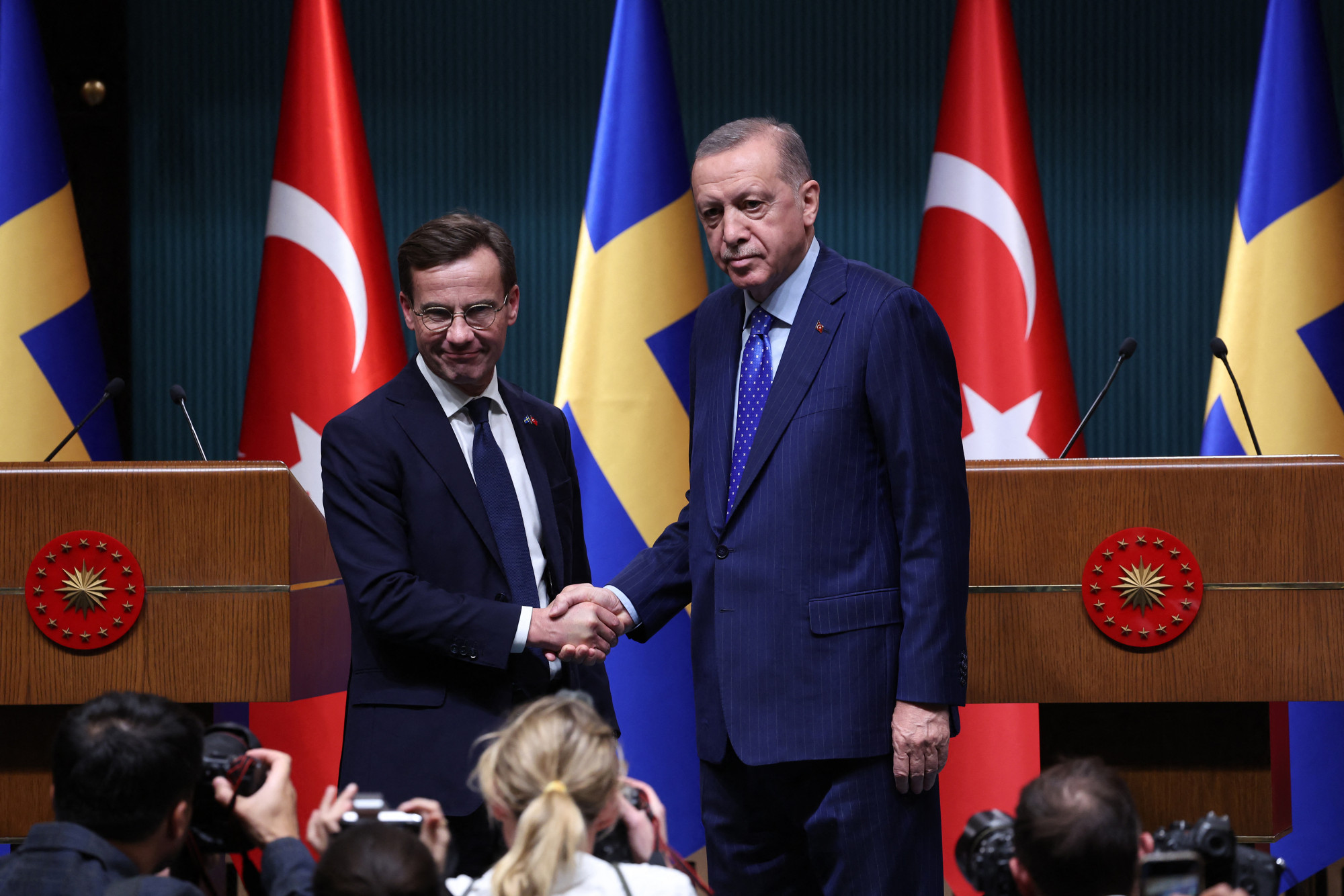 Svédország kiad egy férfit Törökországnak a NATO-csatlakozásért cserébe