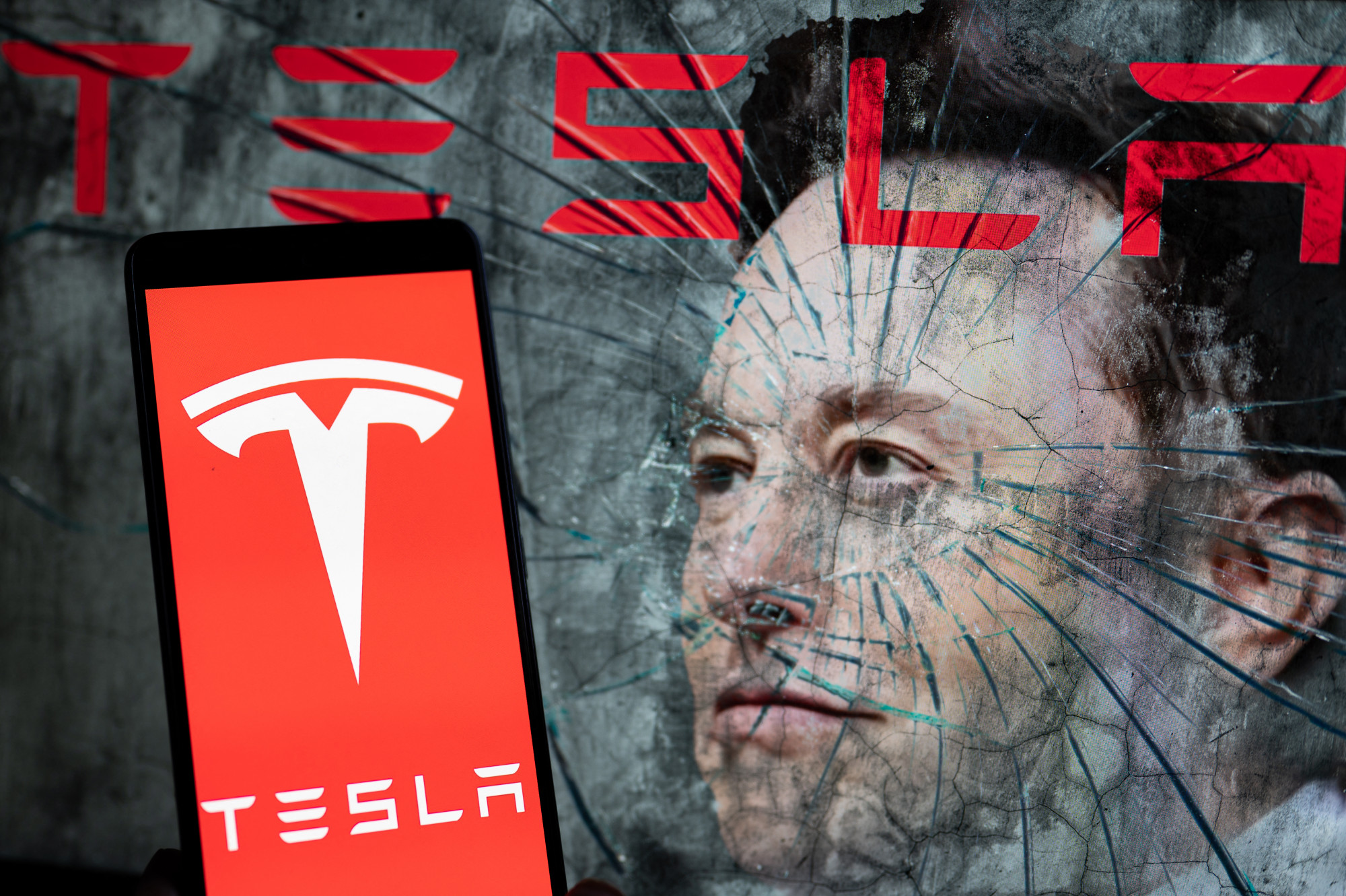 Egymás között osztogatták az ügyfelek privát felvételeit a Tesla dolgozói