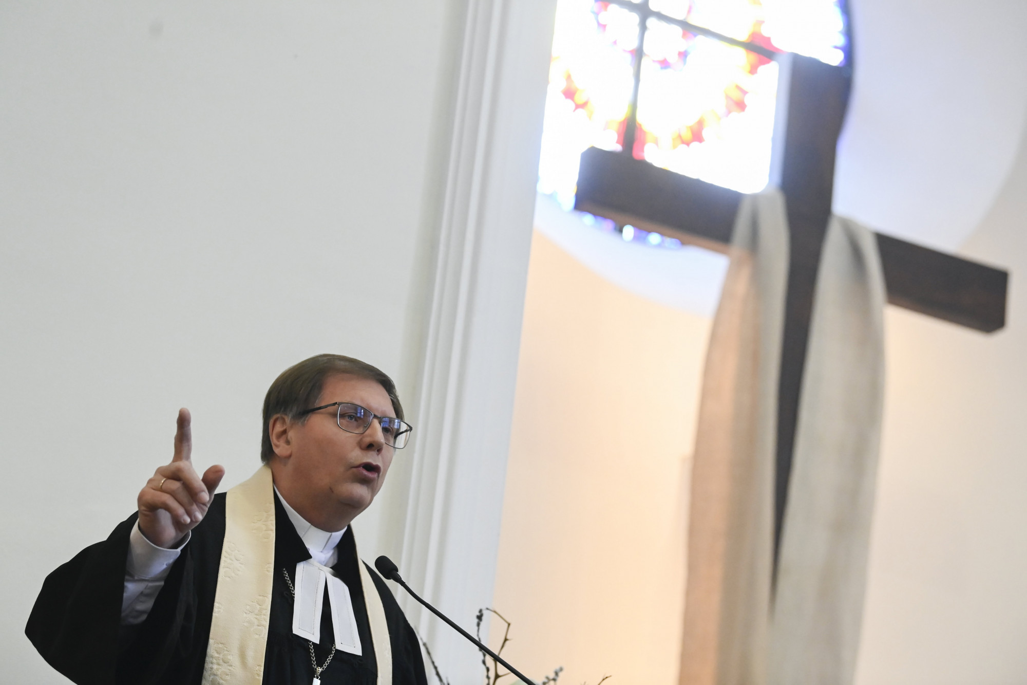 Fabiny Tamás evangélikus püspök: Egy magát kereszténynek valló politikusnak még inkább tilos a lopás, a sikkasztás, feleségének megcsalása, mint a többieknek