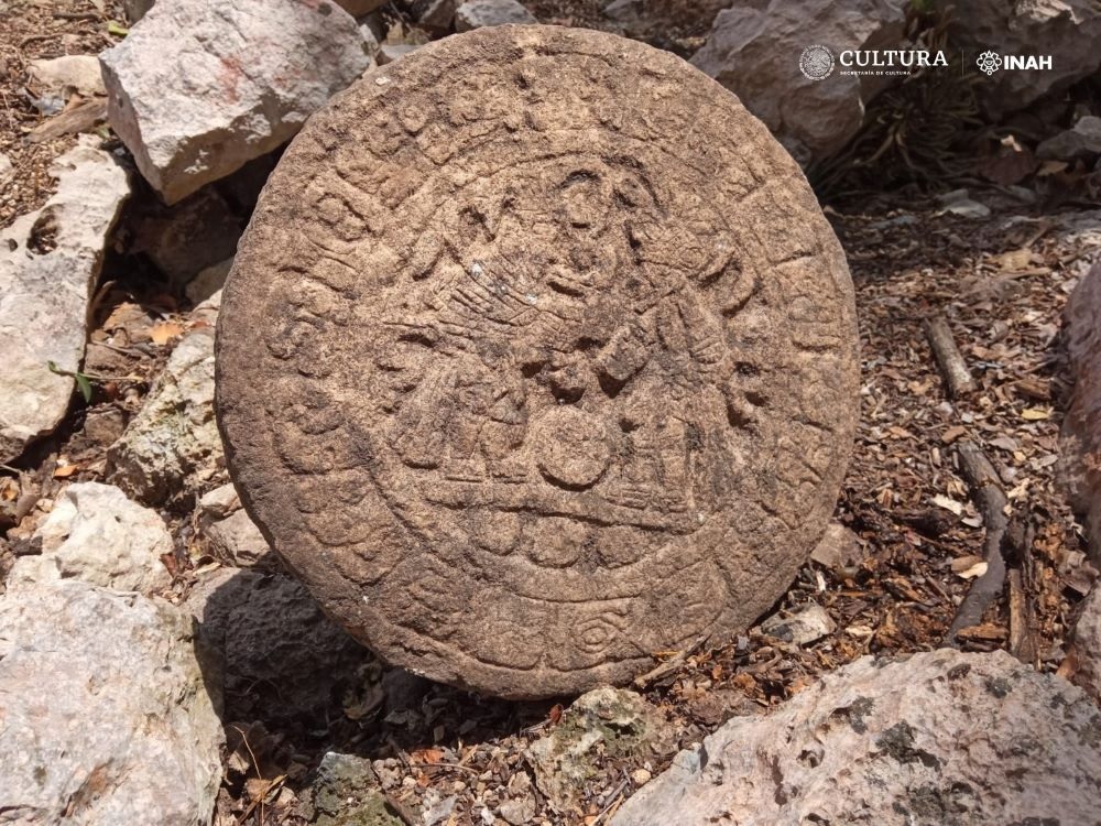 A maják rituális labdajátékának ezer évvel ezelőtti rangadóját ábrázolhatja a Mexikóban most előkerült vésett kőkorong