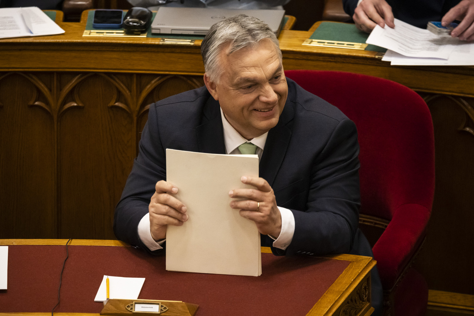 Orbán nemrég hahotázott rajta, most pont ugyanazt csinálja a Fidesz