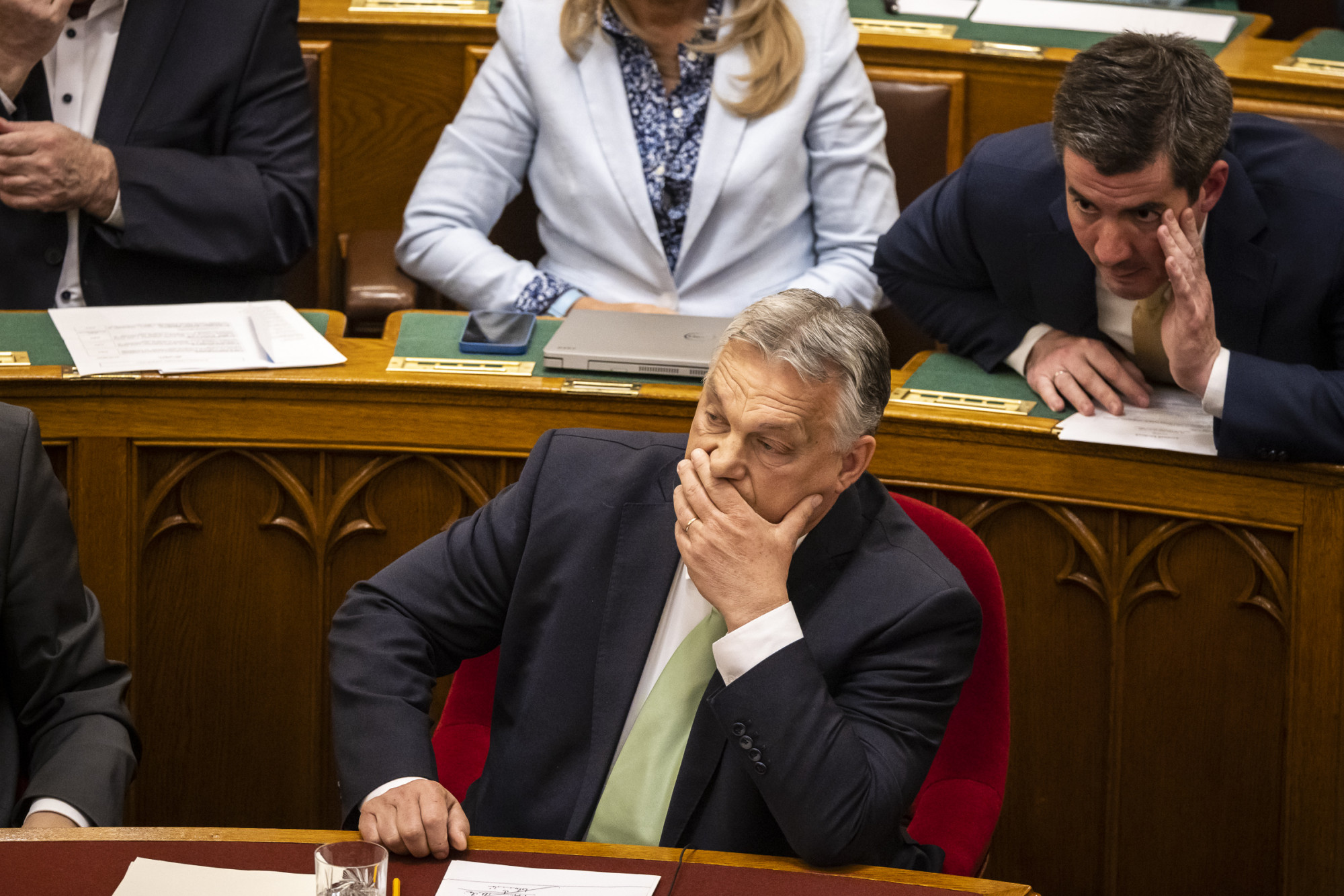 Orbánt a gumibotról is kérdezték a parlamentben