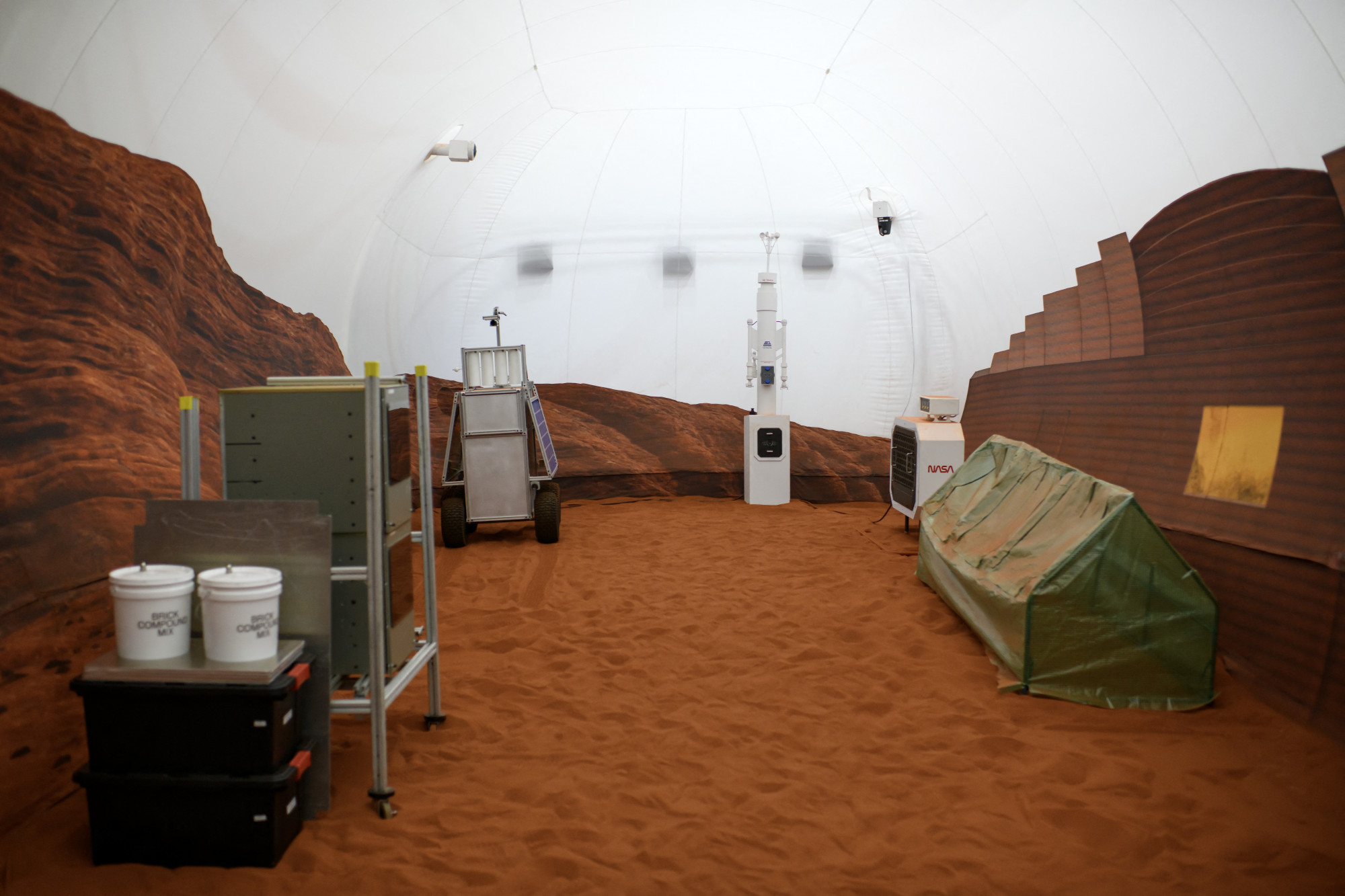 A marsi felszín szimulációja a Johnson Space Center houstoni állomásán a Mars Dune Alpha-ban