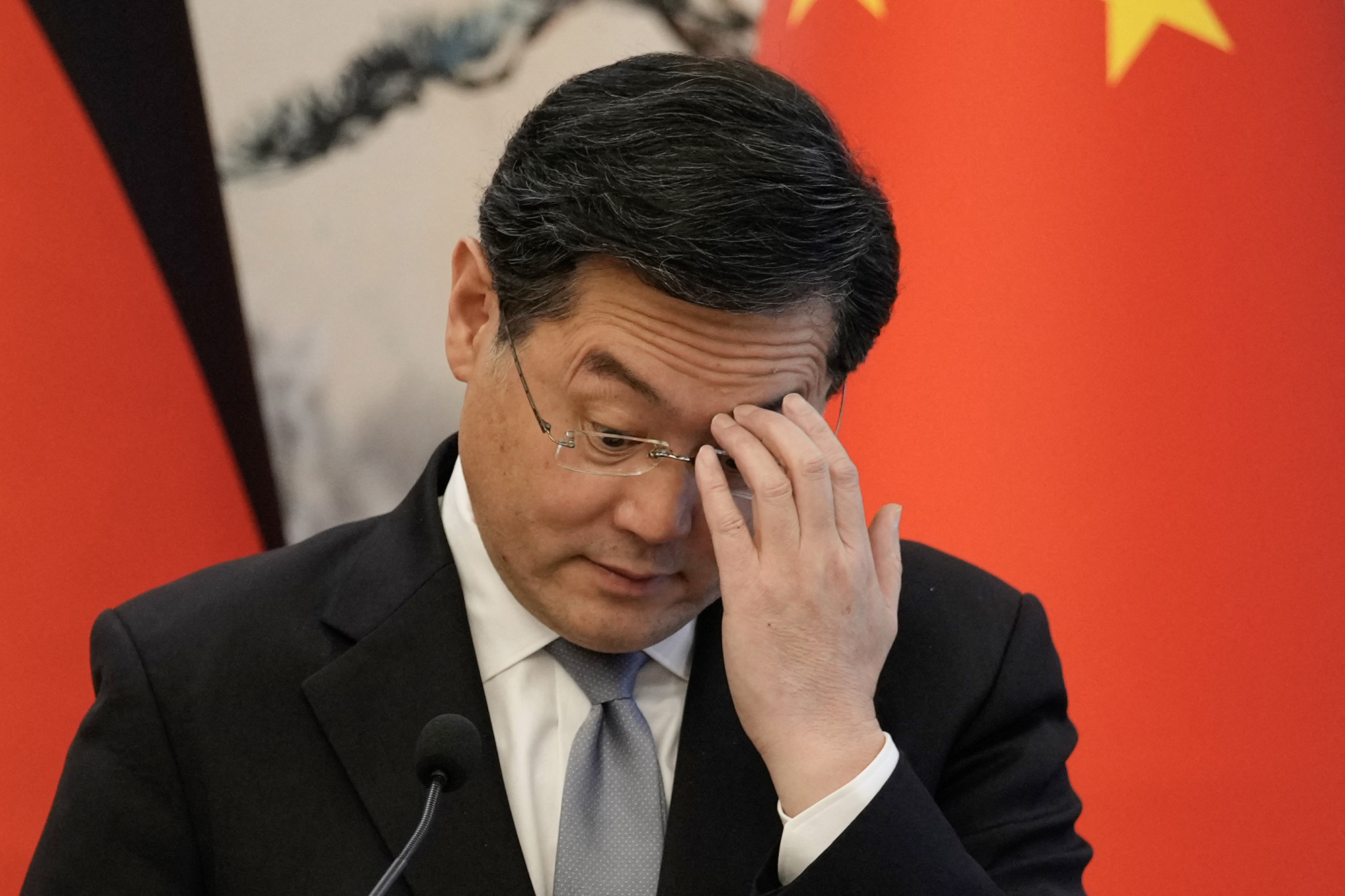 Néhány hónap után már el is távolították a kínai külügyminisztert, aki egy hónapja nem jelent meg a nyilvánosság előtt
