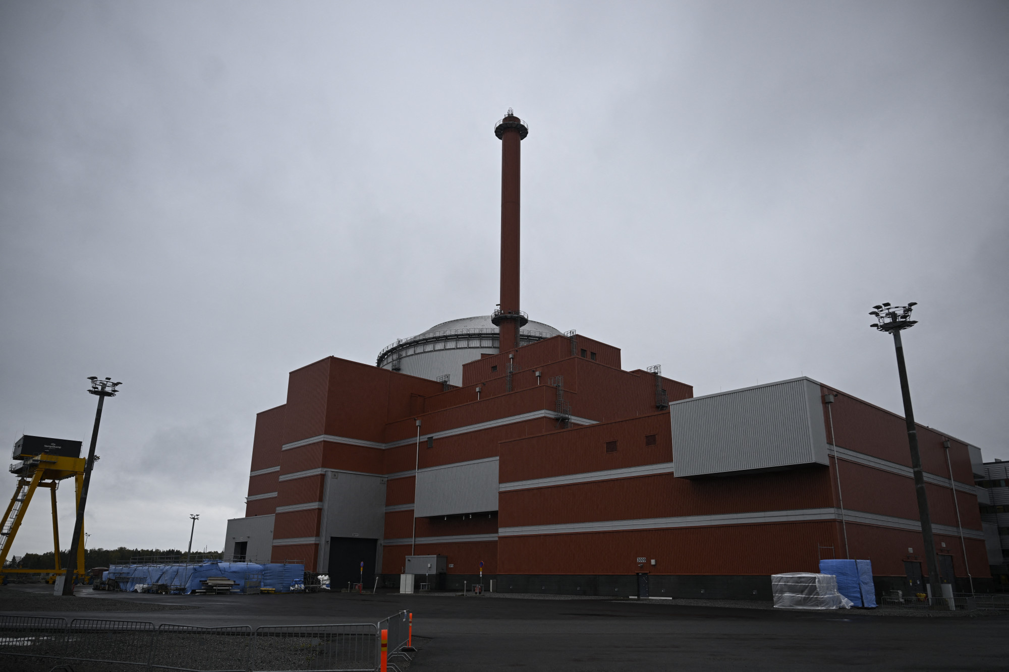 14 év késéssel kezdett el termelni Európa legnagyobb atomreaktora Finnországban