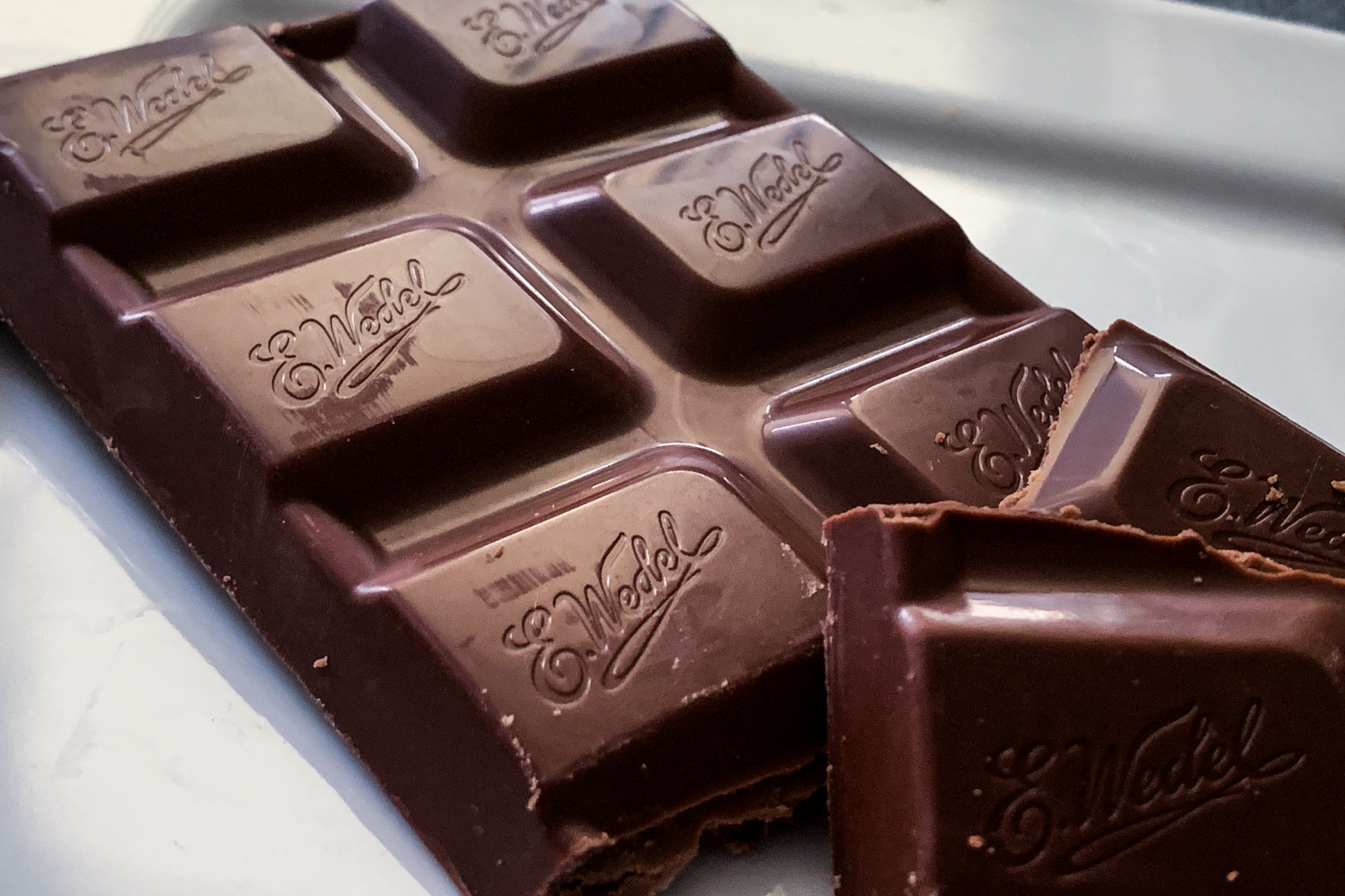 Egy kanadai nő 133 ezer tábla csokoládétól próbál megszabadulni, mielőtt ráromlik