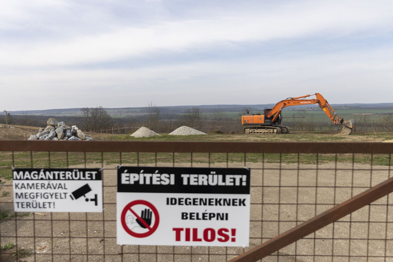 Uniós forrásokat függeszthet fel teljesen a Bizottság