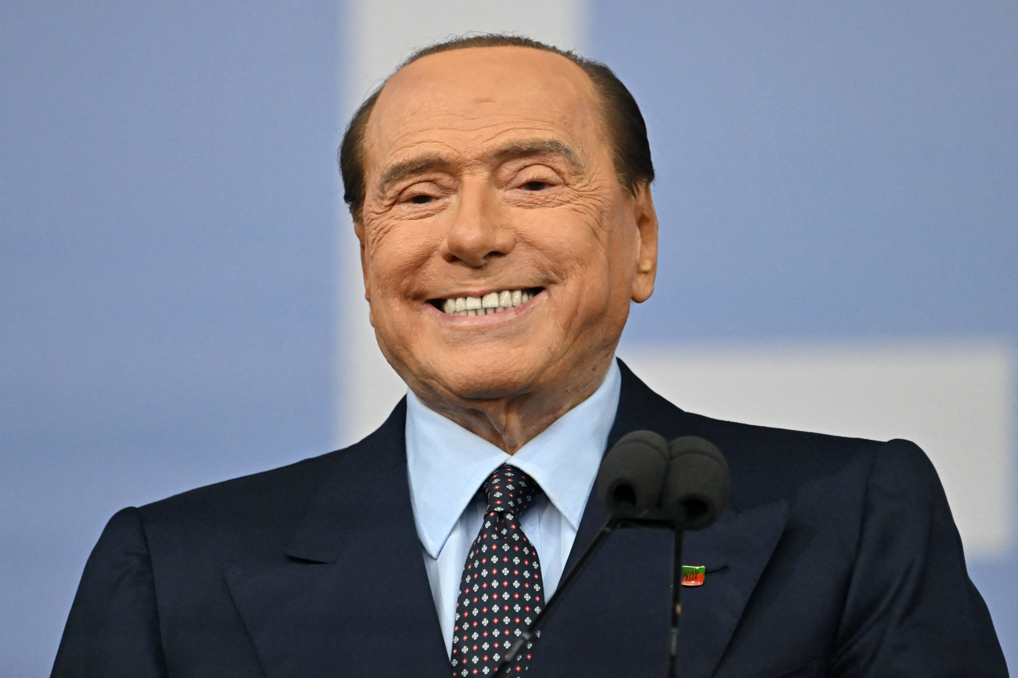 Berlusconi elhagyhatta az intenzív osztályt