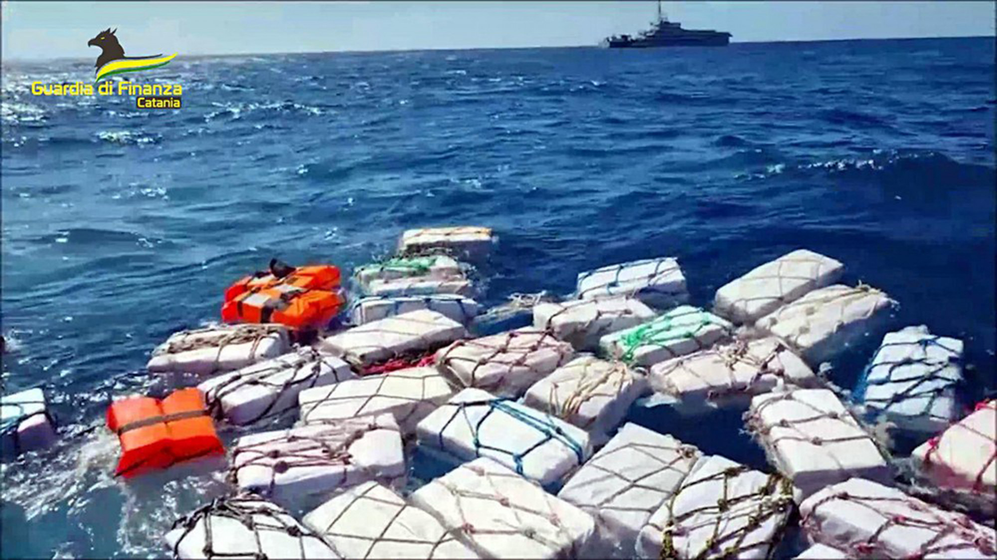 Két tonna kokaint talált az olasz rendőrség a Földközi-tengeren