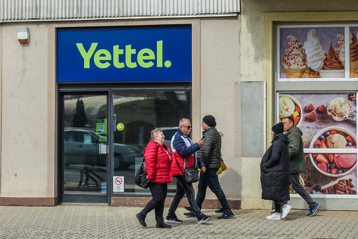 Nem mondja el a kormány, mennyiért adják el a Yettel-részvényeket