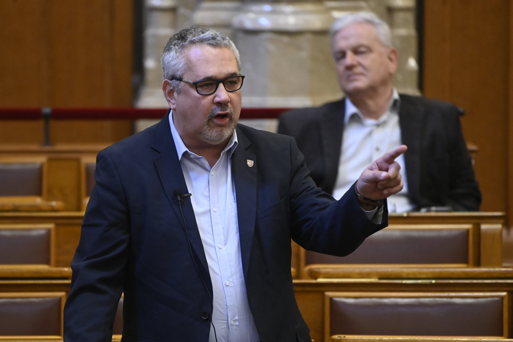 A DK feljelentést tesz a Fidesz fejbelövős videója miatt