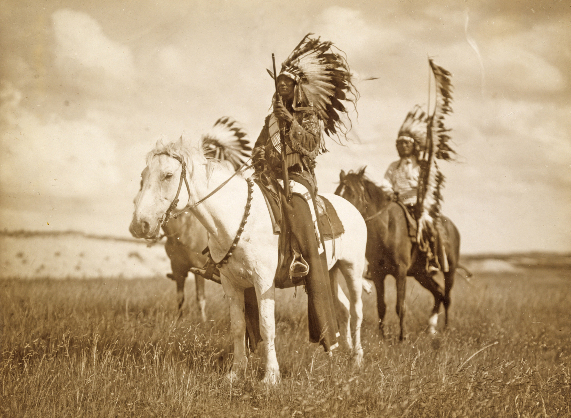 Három hegyvidéki törzsfőnök egy 1890 körül készült fotográfián