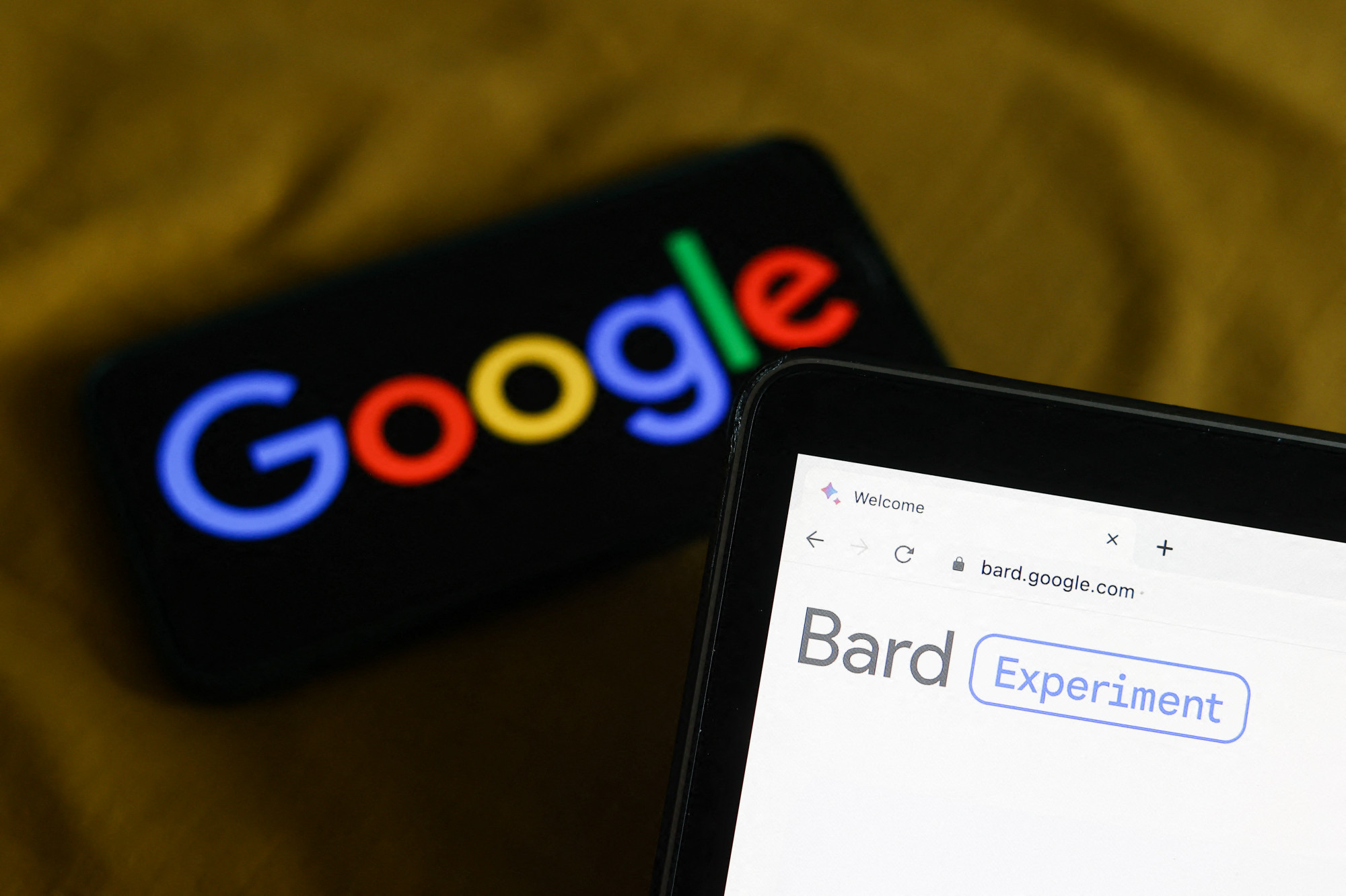 Itt a Google Bard, mostantól Európában és Brazíliában is lehet használni