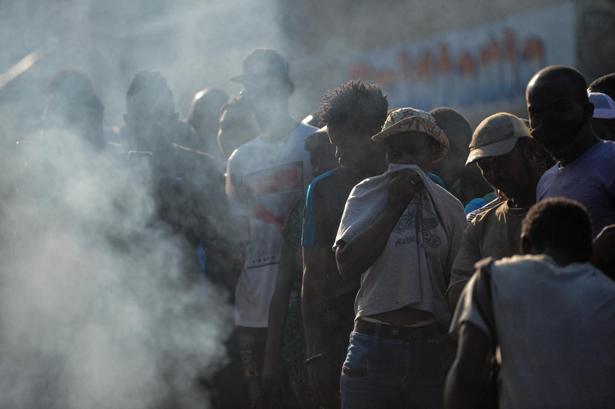Fényes nappal, a nyílt utcán vertek agyon és gyújtottak fel tucatnyi embert rendőri segédlettel Haitin