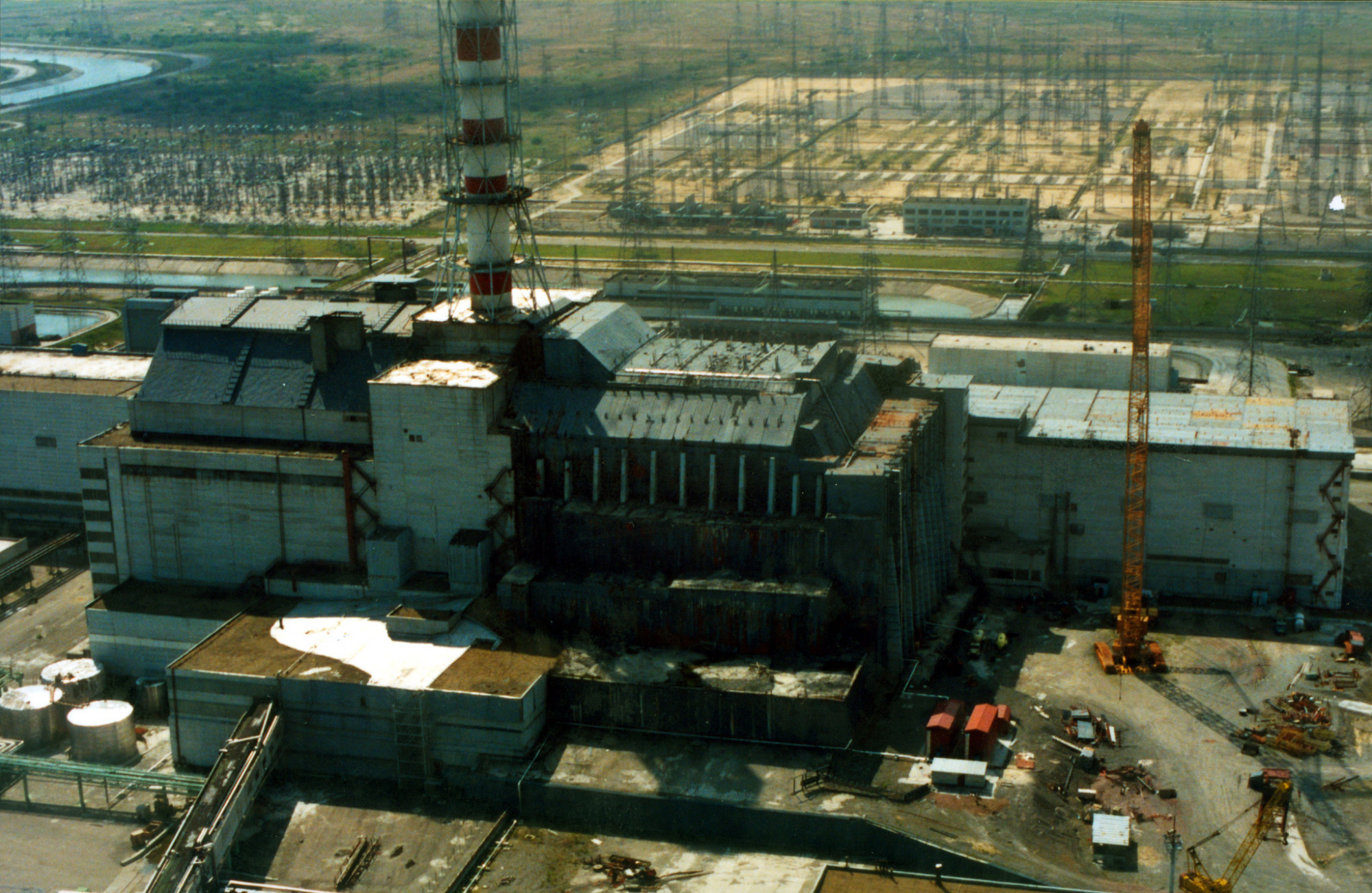 A csernobili atomerőmű 4-es reaktora a betonszarkofággal