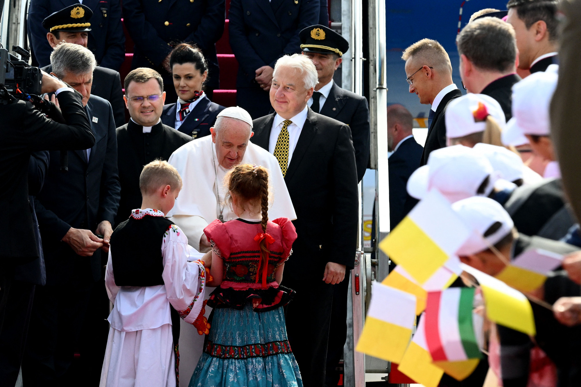 Megérkezett Ferenc pápa Magyarországra