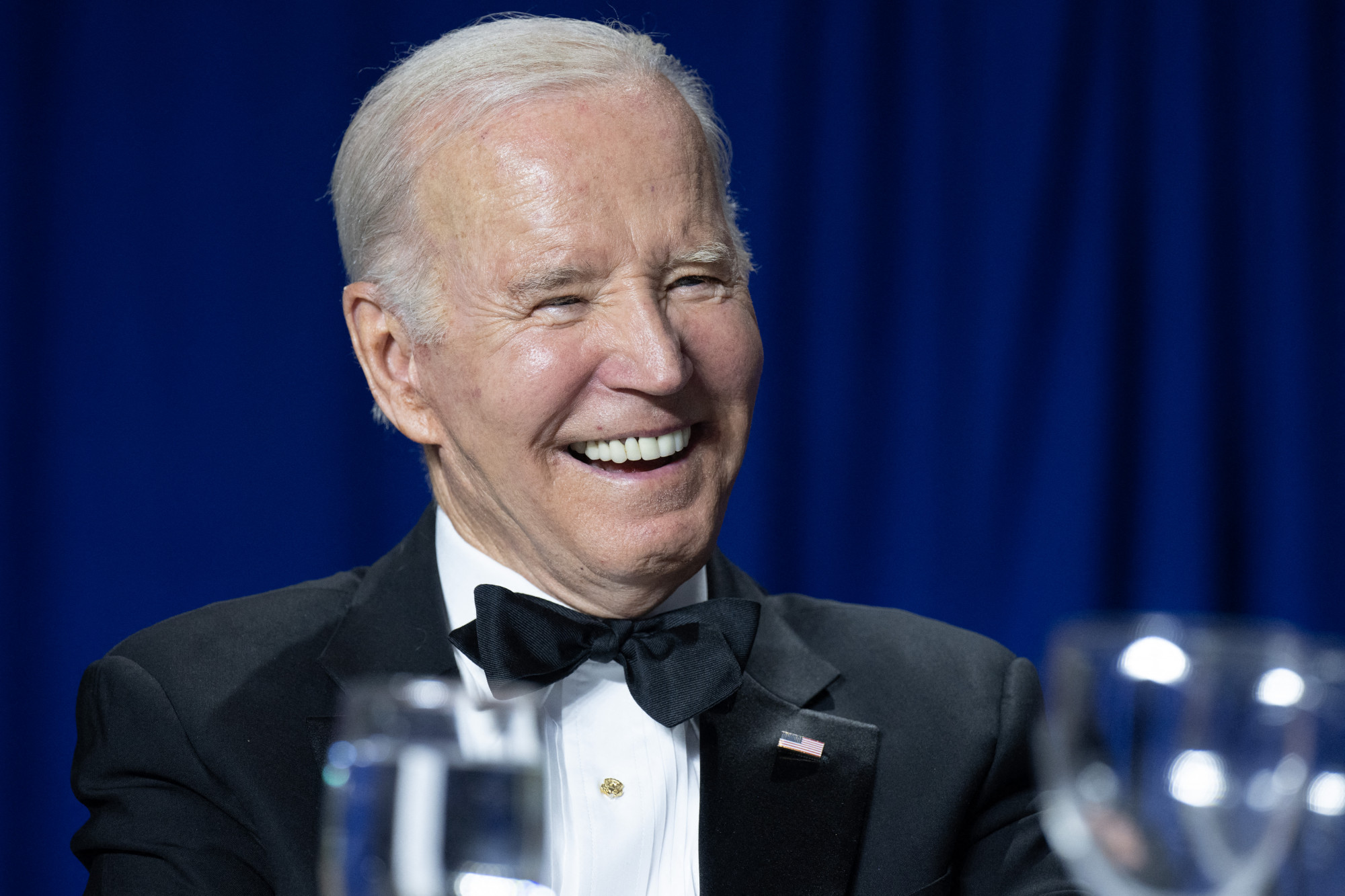 Biden a saját életkorán viccelődött a fehér házi tudósítók vacsoráján