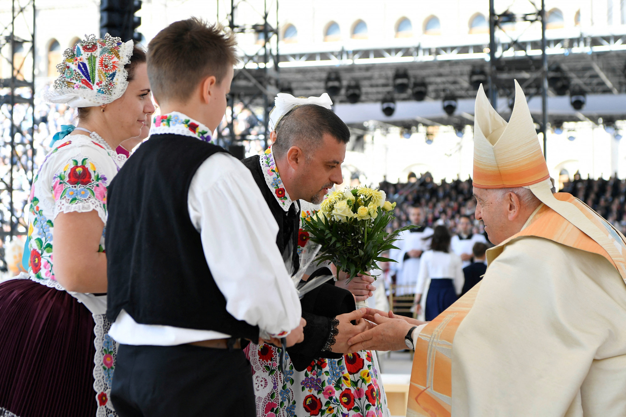 Ferenc pápa megemlítette a menekülteket és a békevágyat is a Kossuth téren