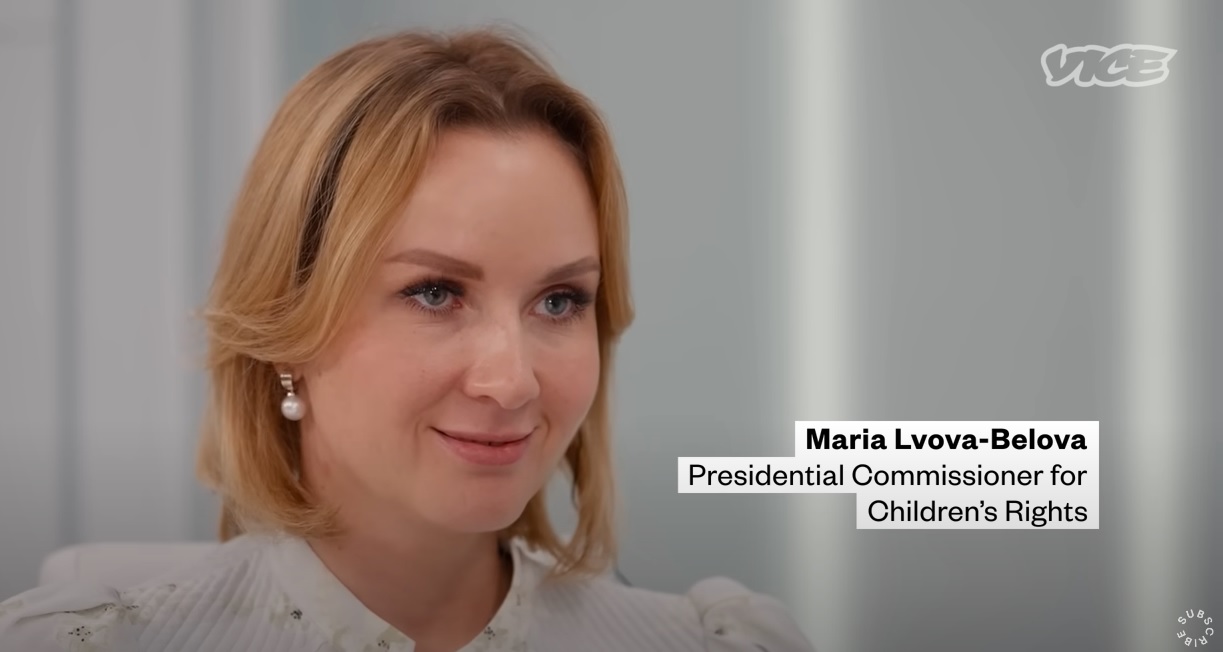 „Anya vagyok” - mosolygott Putyin háborús bűnökkel vádolt gyermekjogi biztosa, aki maga is hazavitt egy ukrán fiút