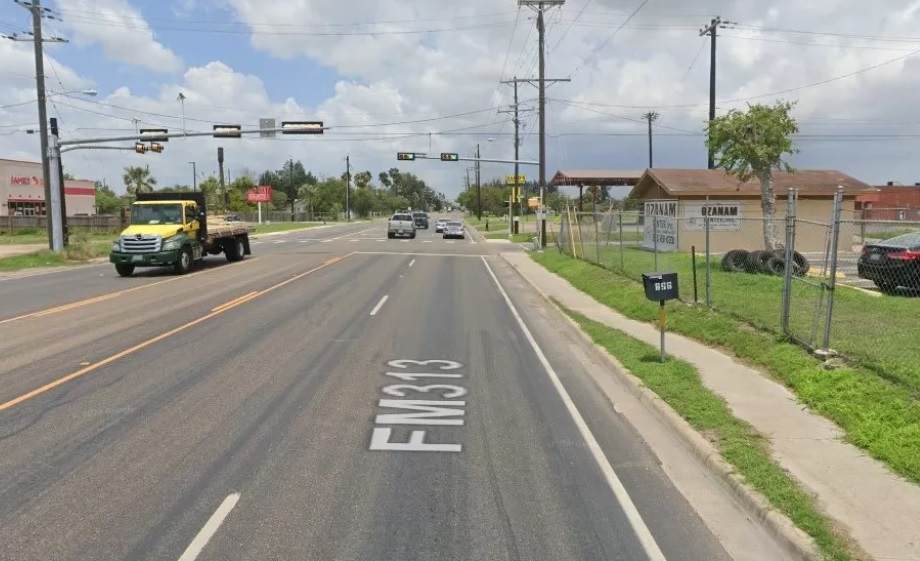 Hét ember meghalt, hat megsérült, miután buszmegállóba hajtott egy autó Texasban