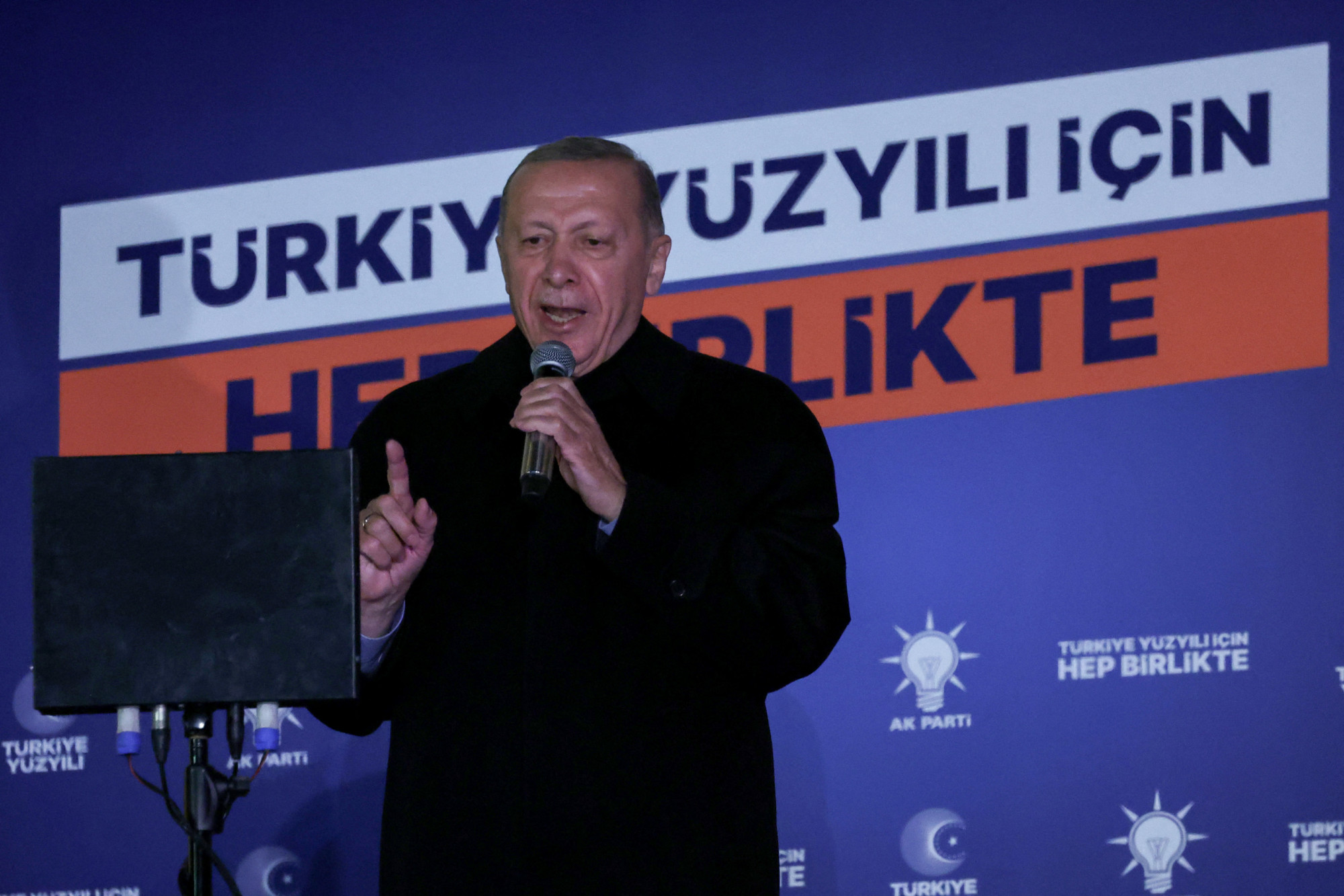 Erdogan győzelmi hangulatú beszédet tartott a választás éjszakáján Ankarában