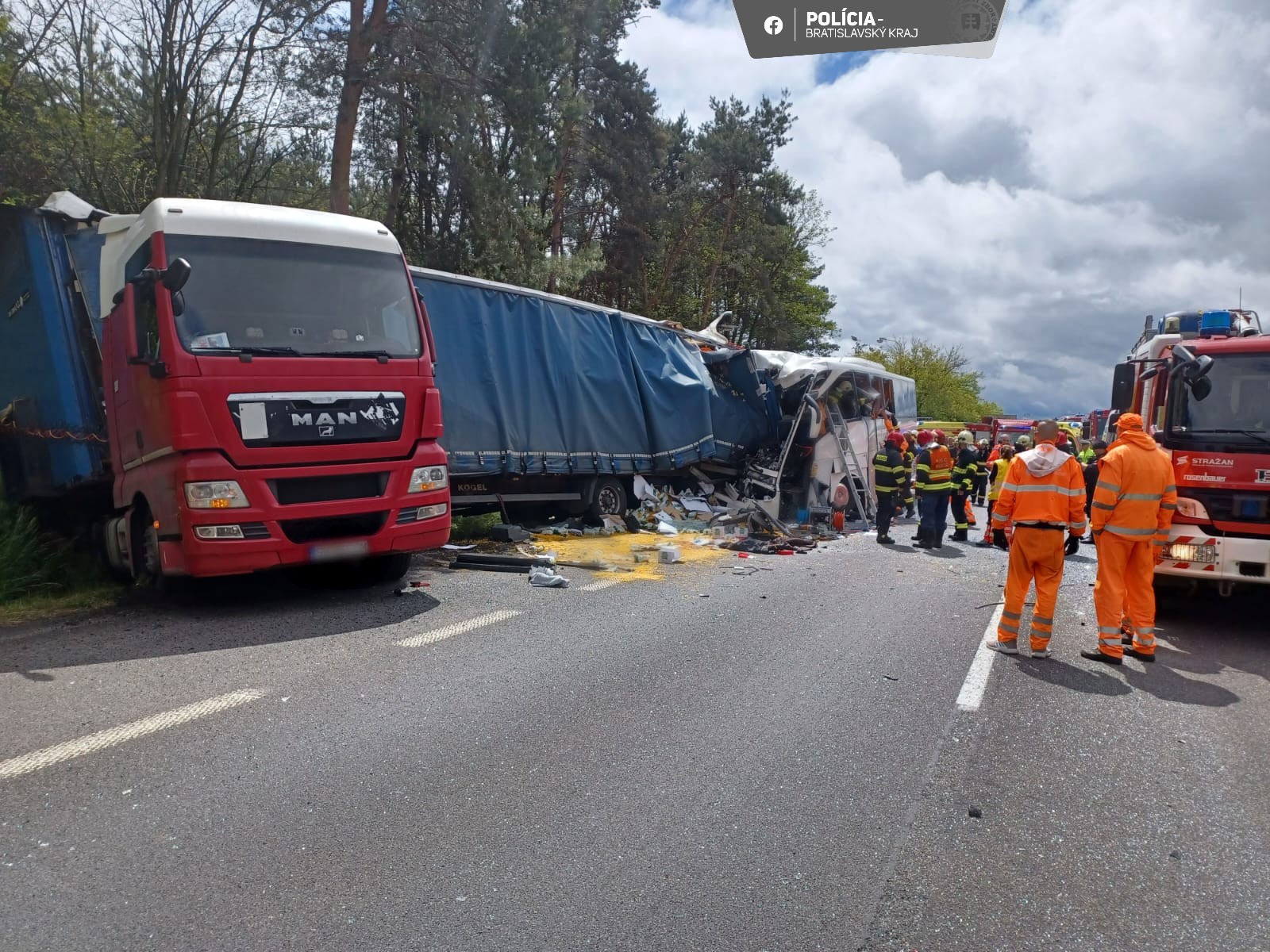 Ketten továbbra is mélyaltatásban vannak a szlovákiai buszbaleset sérültjei közül