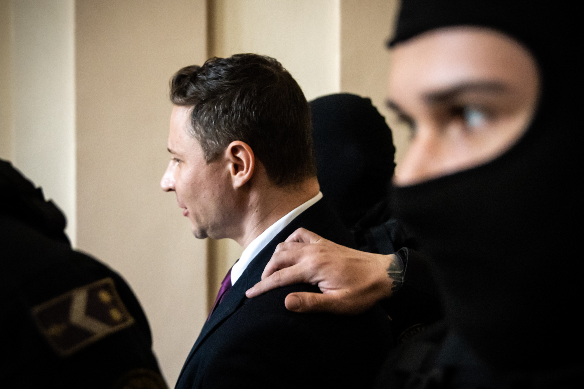 Schadl György felnevetett, amikor az ügyész „szájbabaszásáról” szóló mondatot idézte a bíró