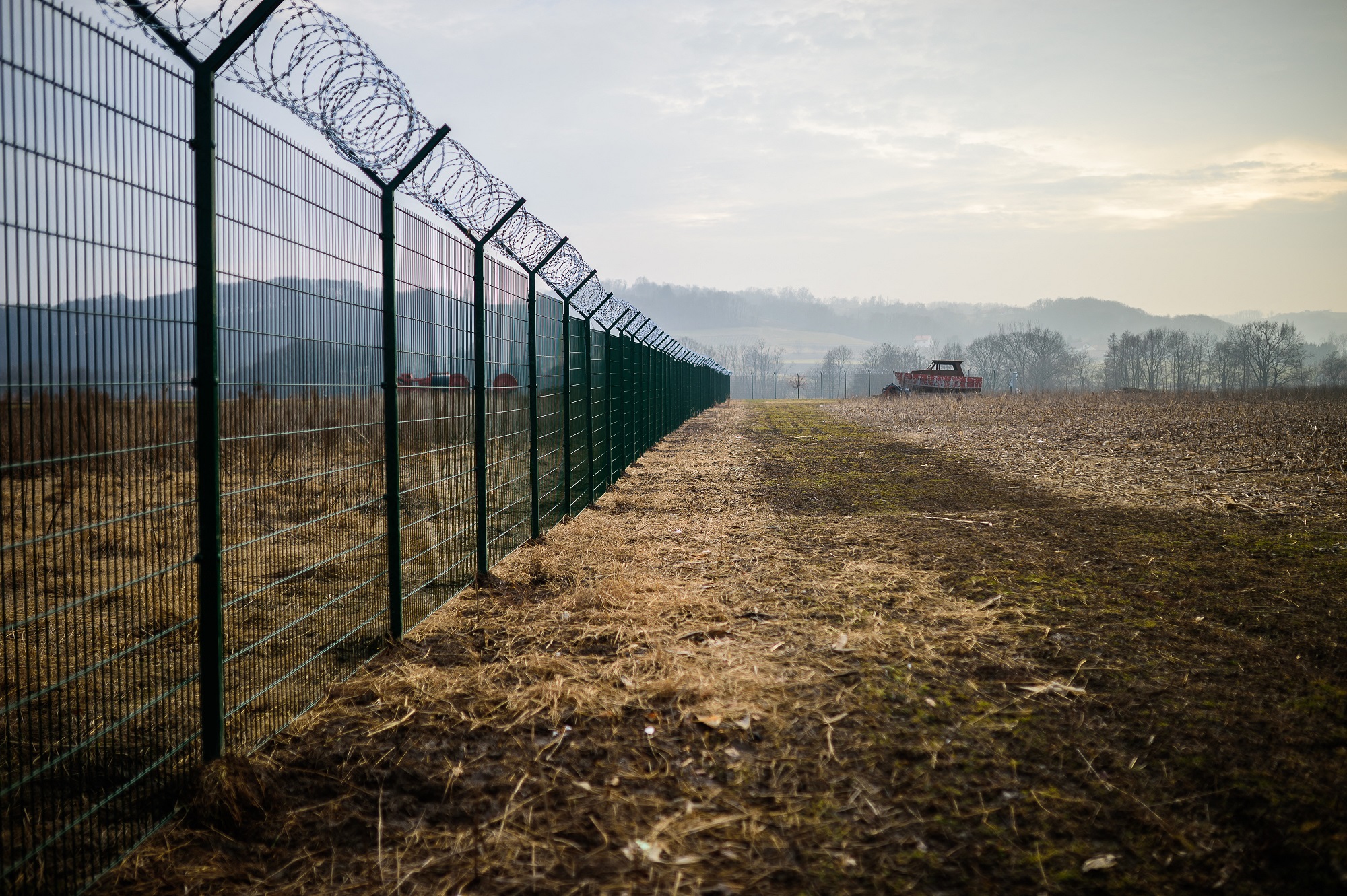 Szlovénia elkezdte felszámolni a horvát határon lévő panelkerítést