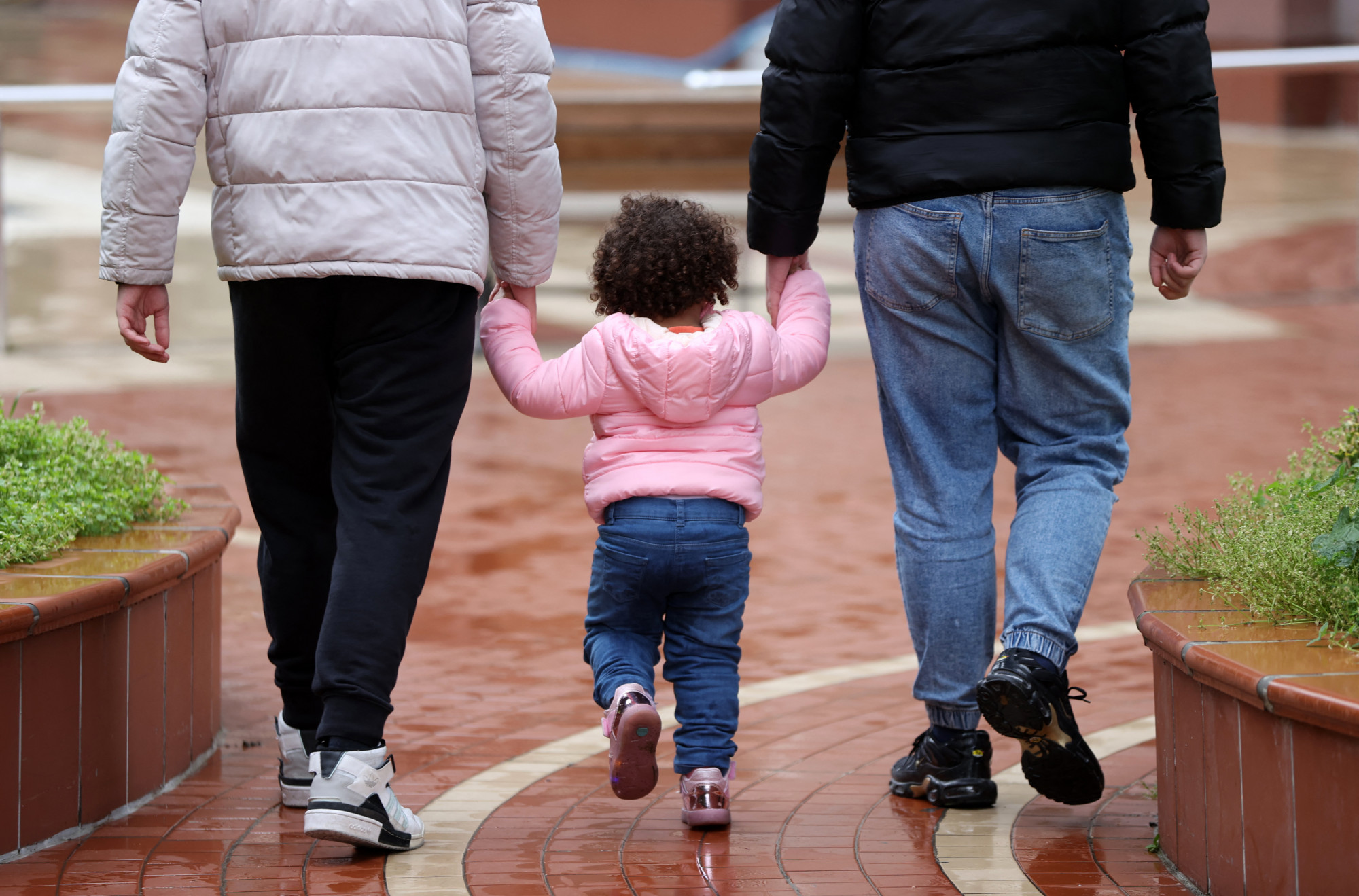 A magyar örökbefogadók pici, egészséges, fehér gyerekeket szeretnének