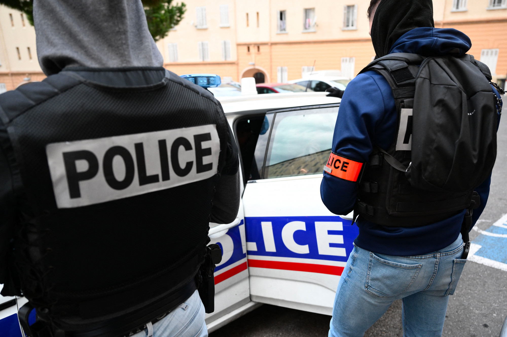 Drogháború tört ki Marseille-ben: három embert lőttek le Kalasnyikovval