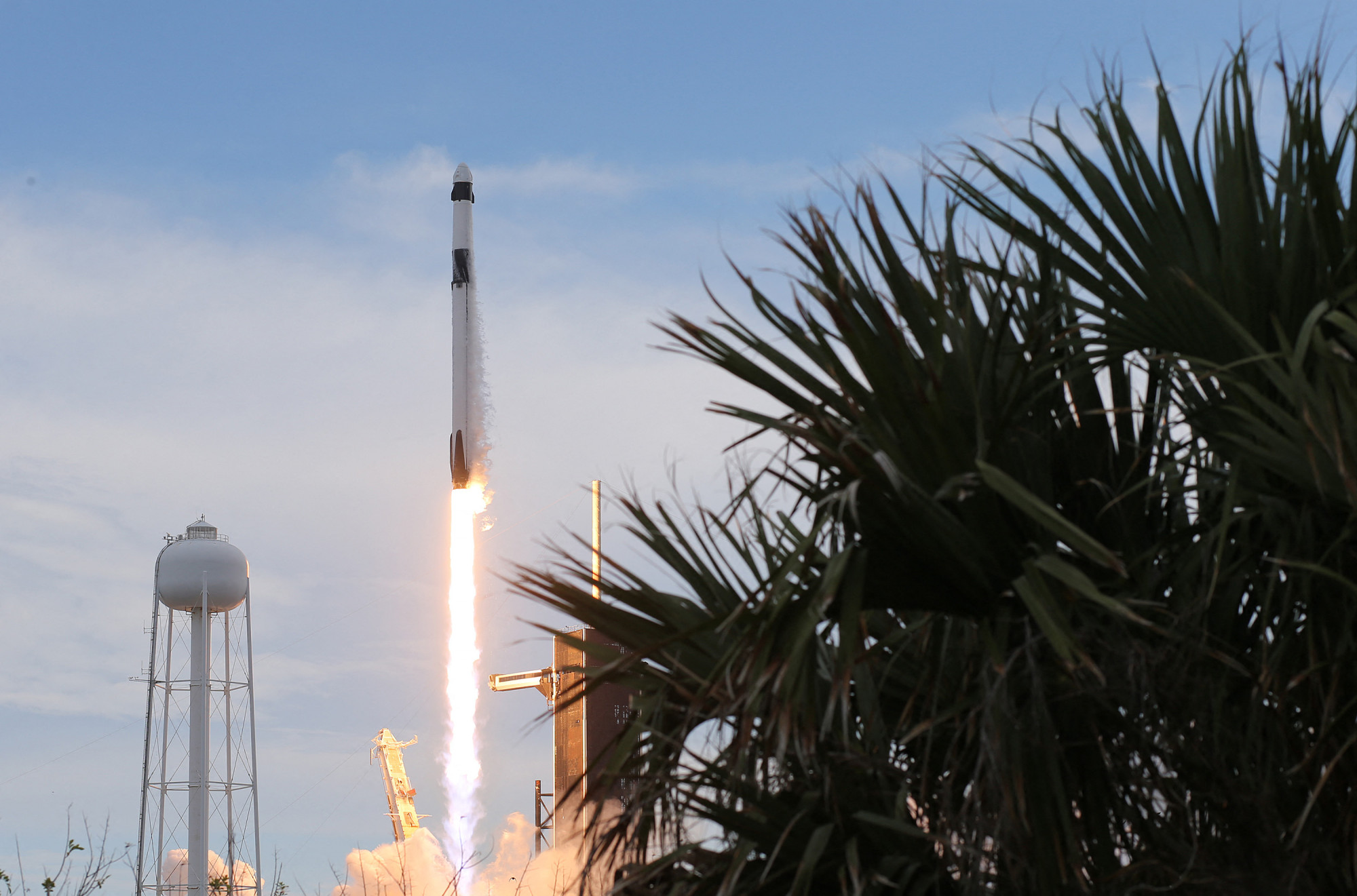 A Crew Dragont szállító SpaceX Falcon 9-es rakétájának startja 2023. május 21-én a floridai Kennedy Űrközpontban