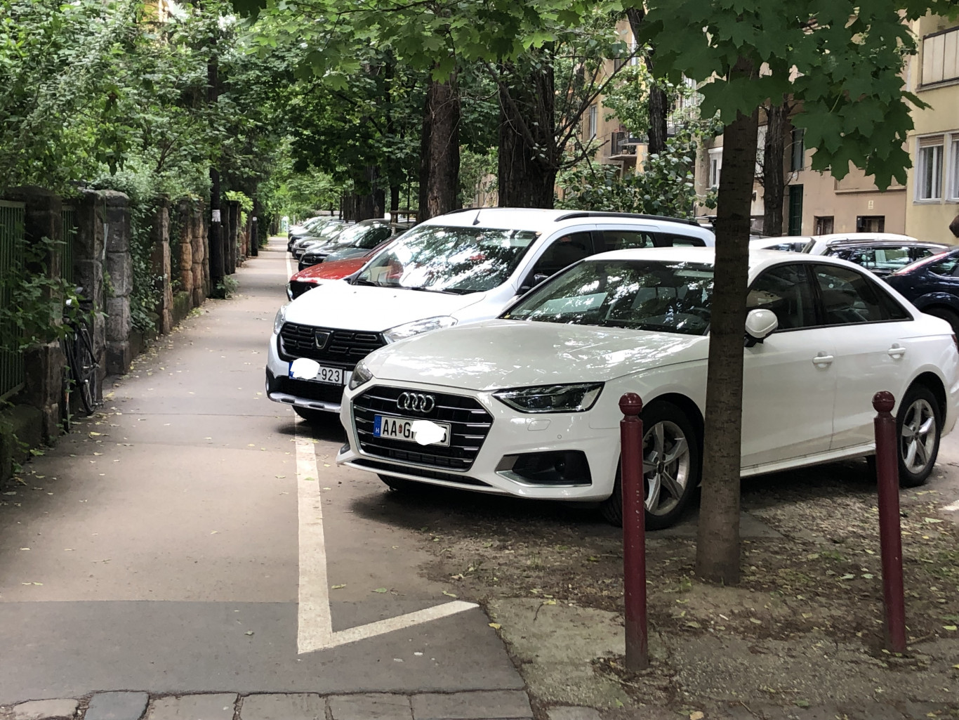 Gyerekek kerültek kórházba, mert a tűzforró autókban hagyták őket