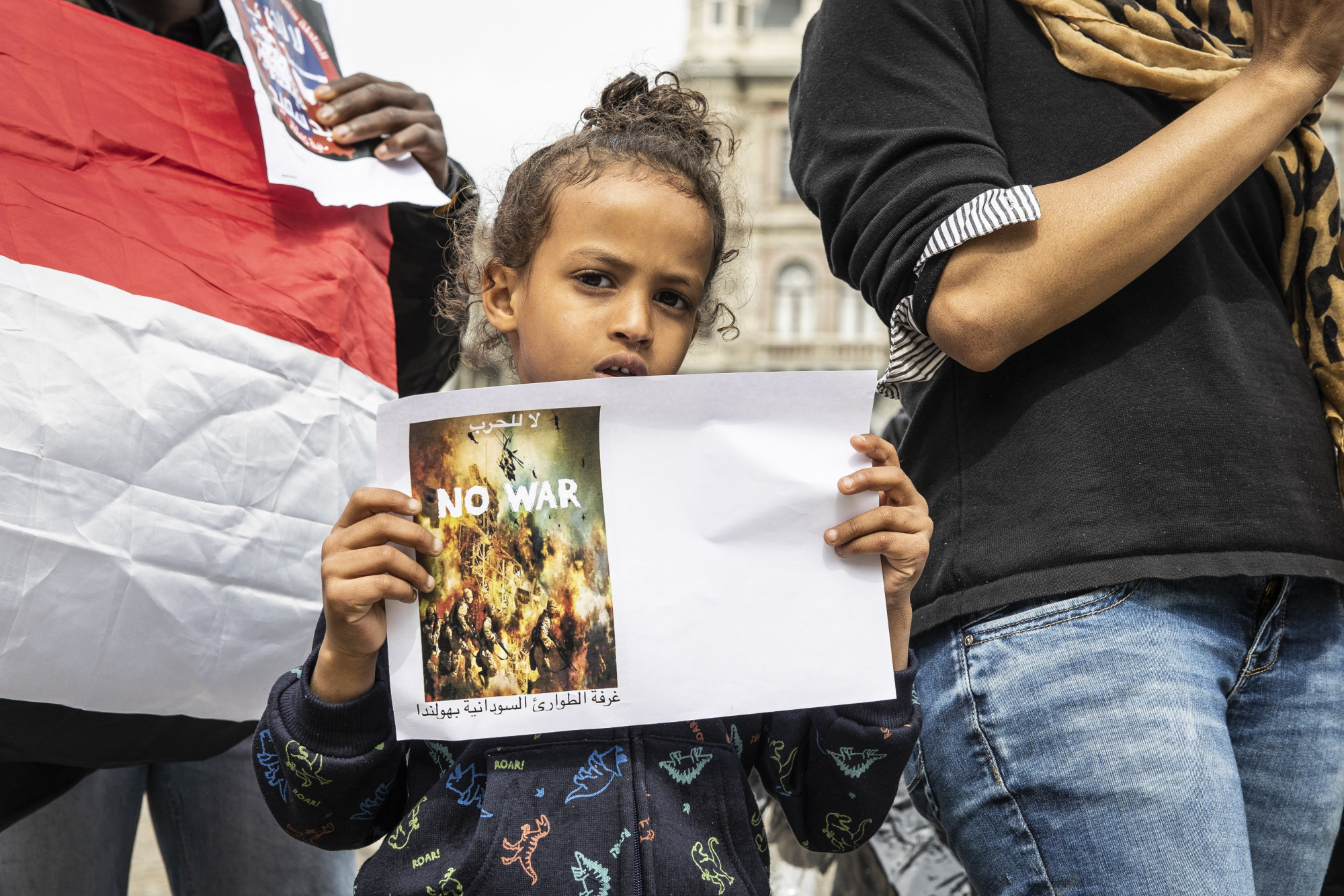 Szudáni menekültek tüntetnek a háború ellen Amszterdamban